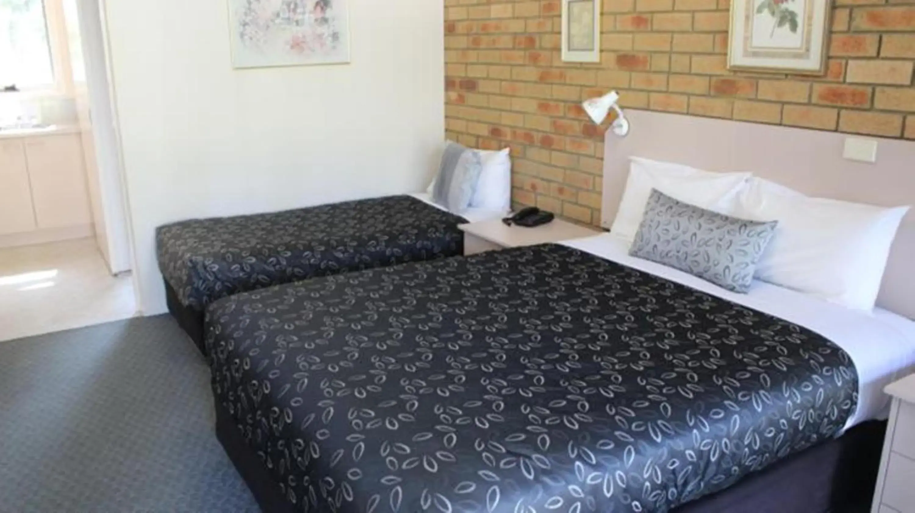 Photo of the whole room, Bed in The Balnarring Motel Photo of the whole room, Bed in The Balnarring Motel