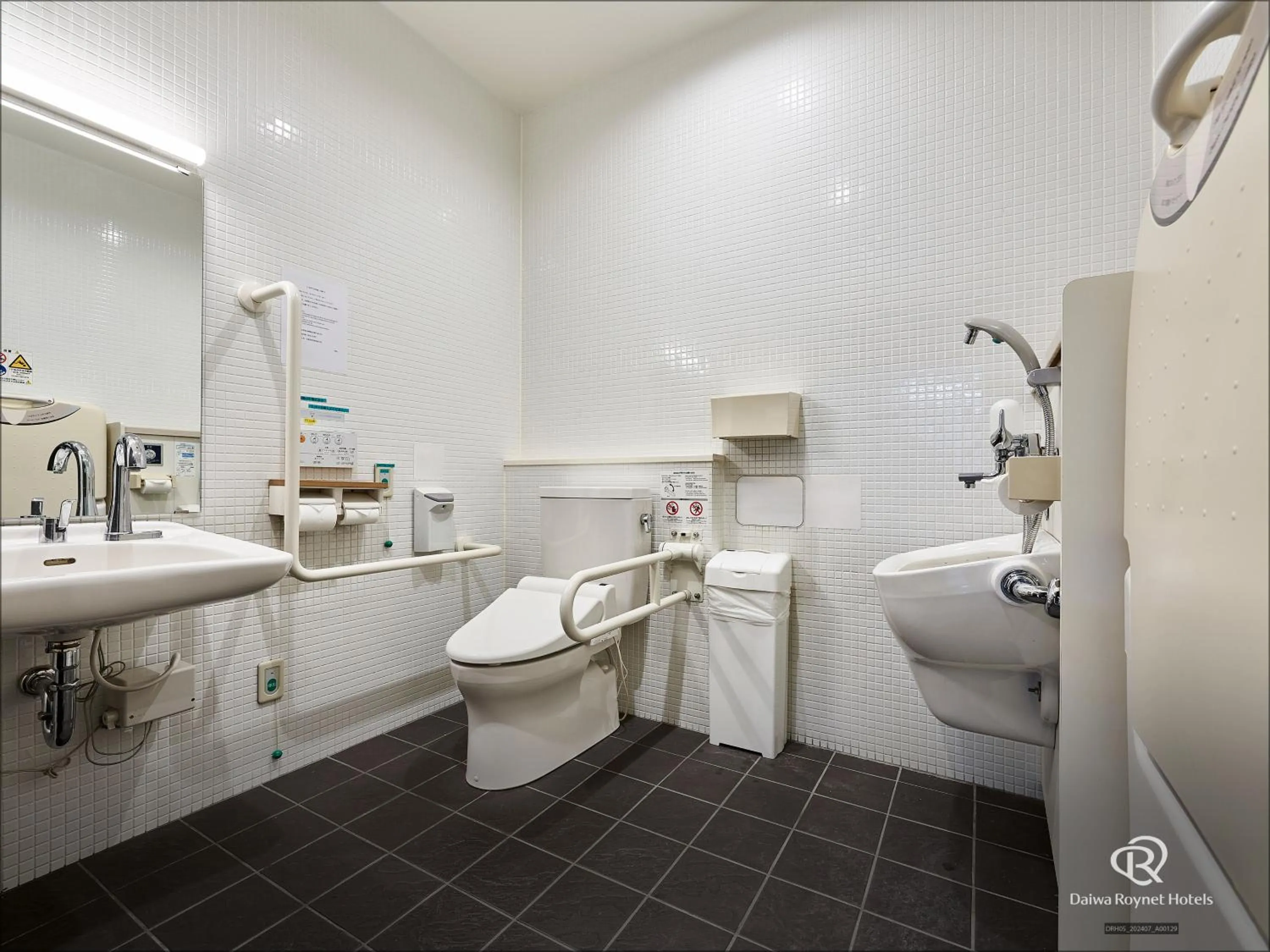 Toilet in Daiwa Roynet Hotel Kyoto-Hachijoguchi