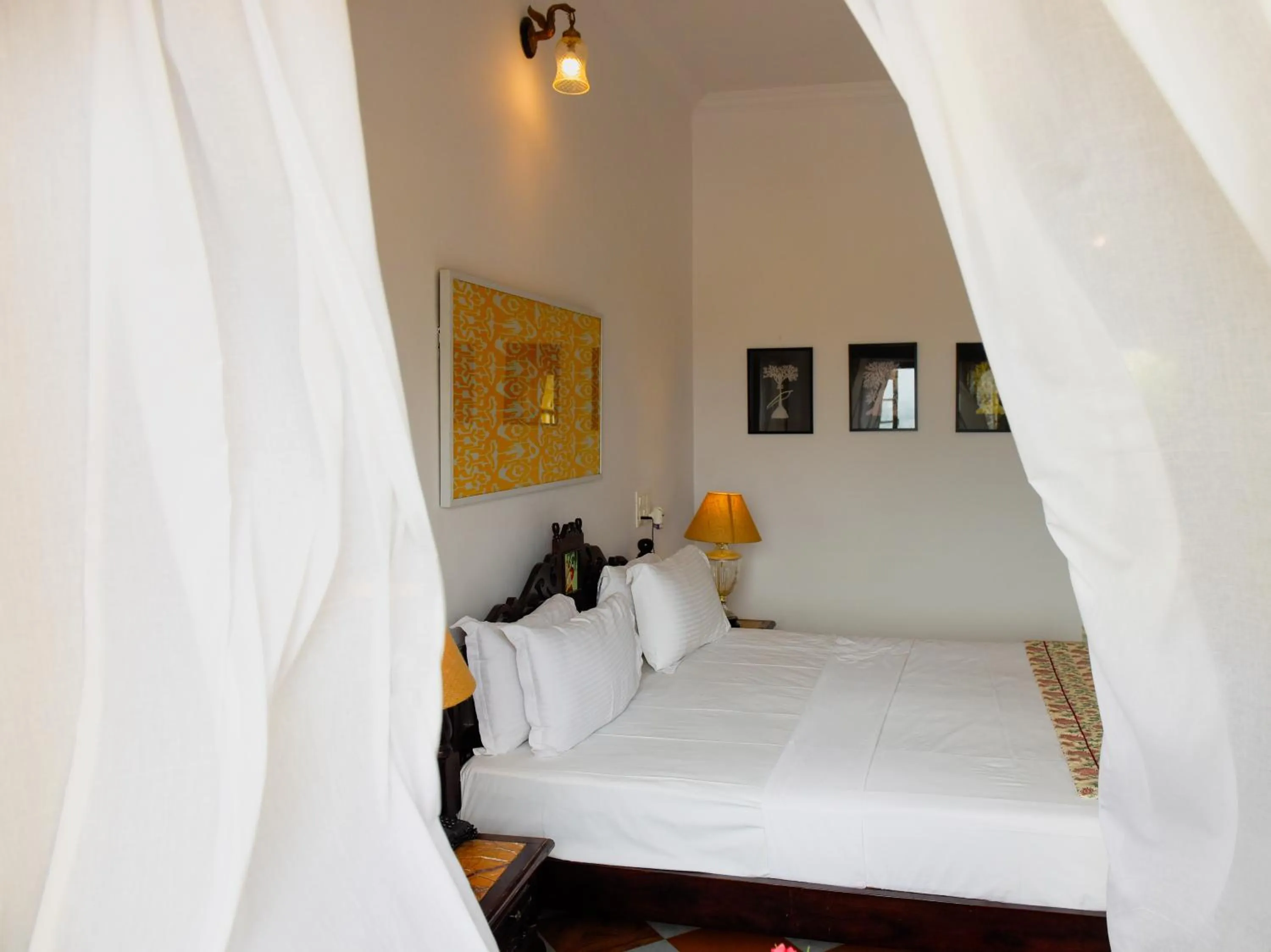 Bed in Gulaab Niwaas Palace