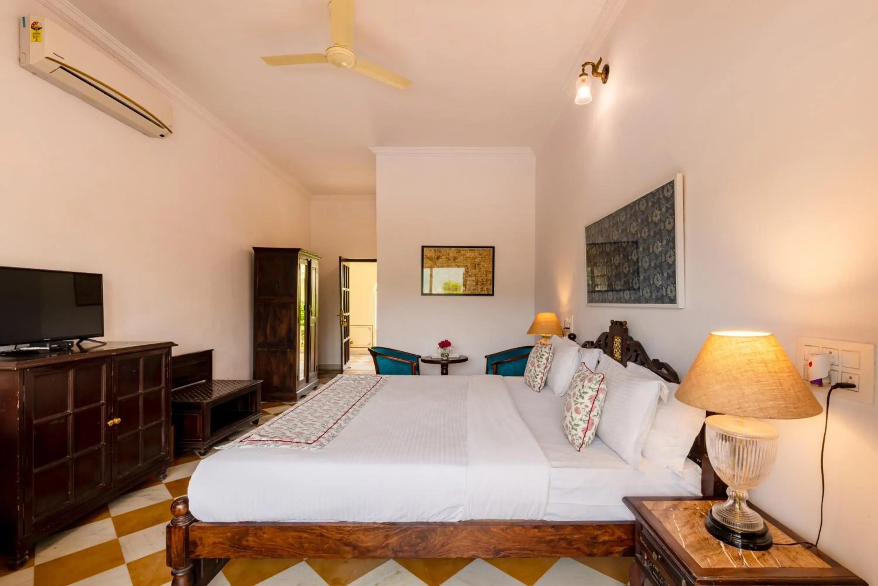 Bed in Gulaab Niwaas Palace Bed in Gulaab Niwaas Palace