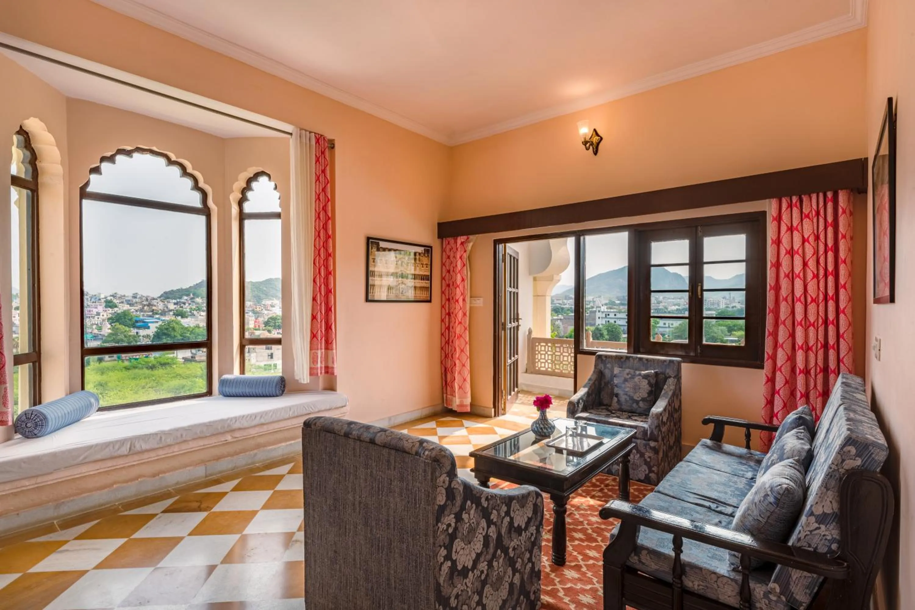 Bed in Gulaab Niwaas Palace