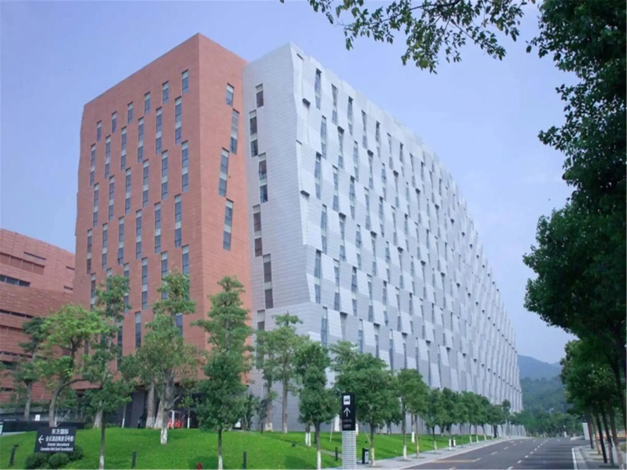 Facade/entrance in Guangzhou Baiyun International Convention Center Facade/entrance in Guangzhou Baiyun International Convention Center