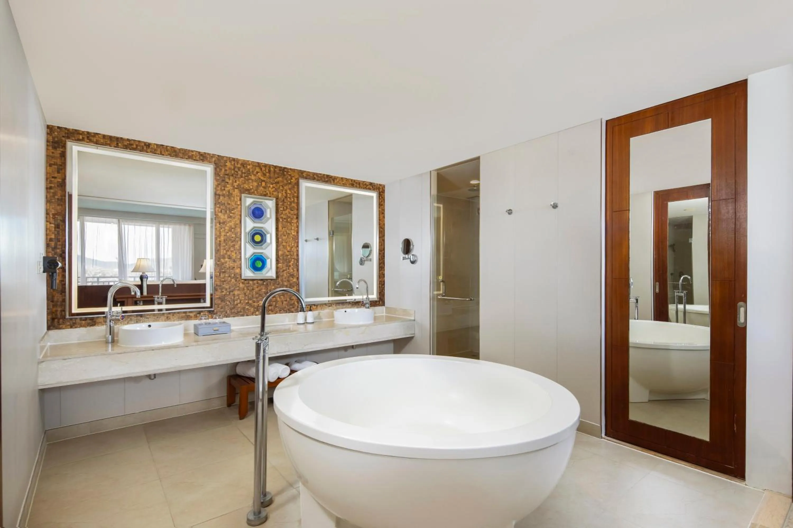 Shower in Swissôtel & Spa Sanya Yalong Bay