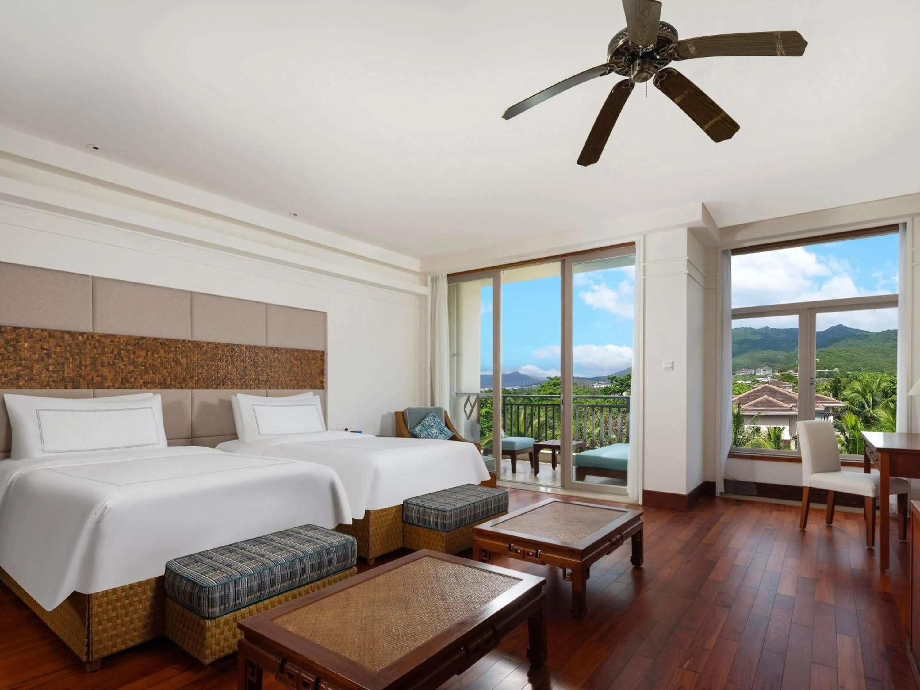 Bedroom, Bed in Swissôtel & Spa Sanya Yalong Bay