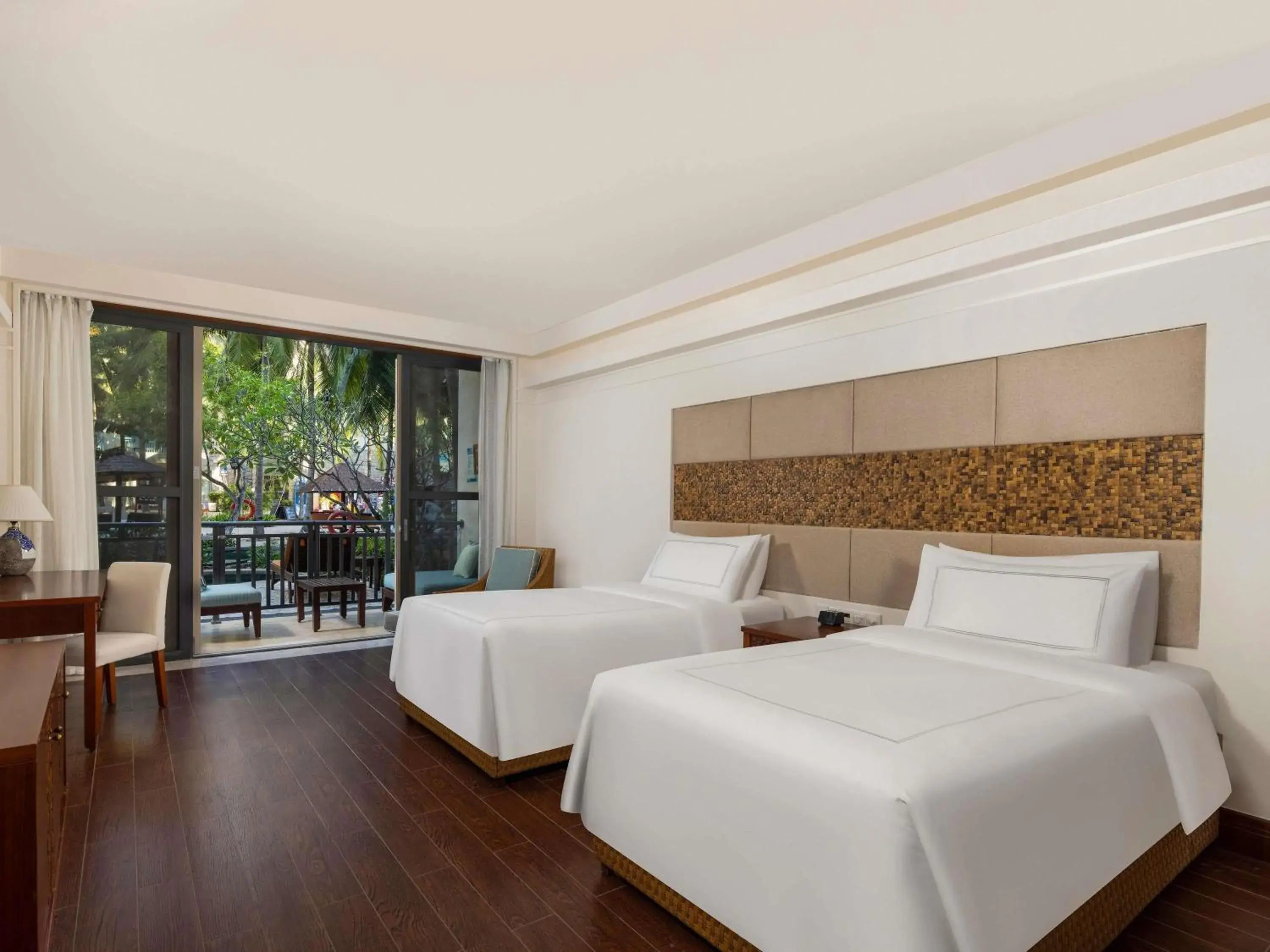 Swiss Signature Room, 2 Single Size Beds, Connect with Public Swimming Pool in Swissôtel & Spa Sanya Yalong Bay Swiss Signature Room, 2 Single Size Beds, Connect with Public Swimming Pool in Swissôtel & Spa Sanya Yalong Bay