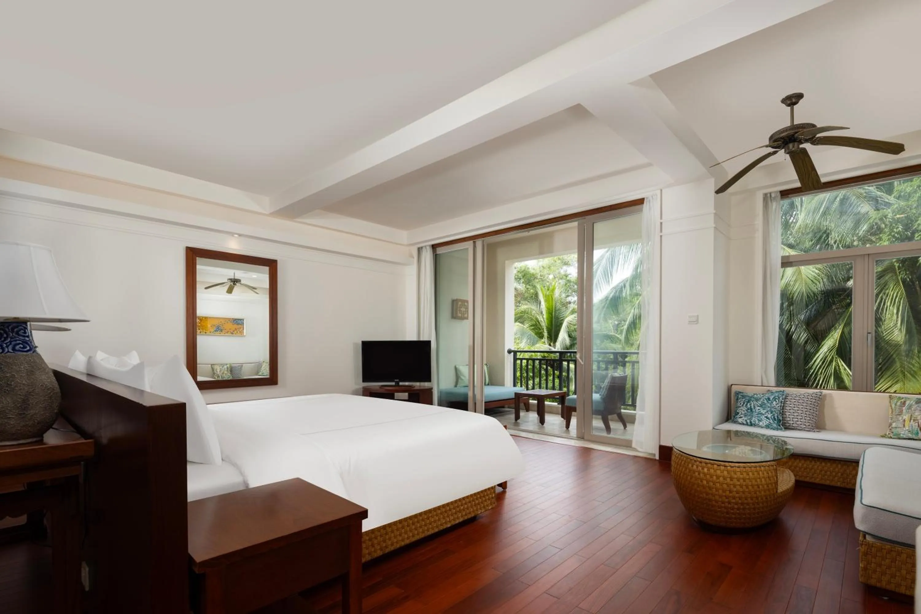 Bedroom, Bed in Swissôtel & Spa Sanya Yalong Bay