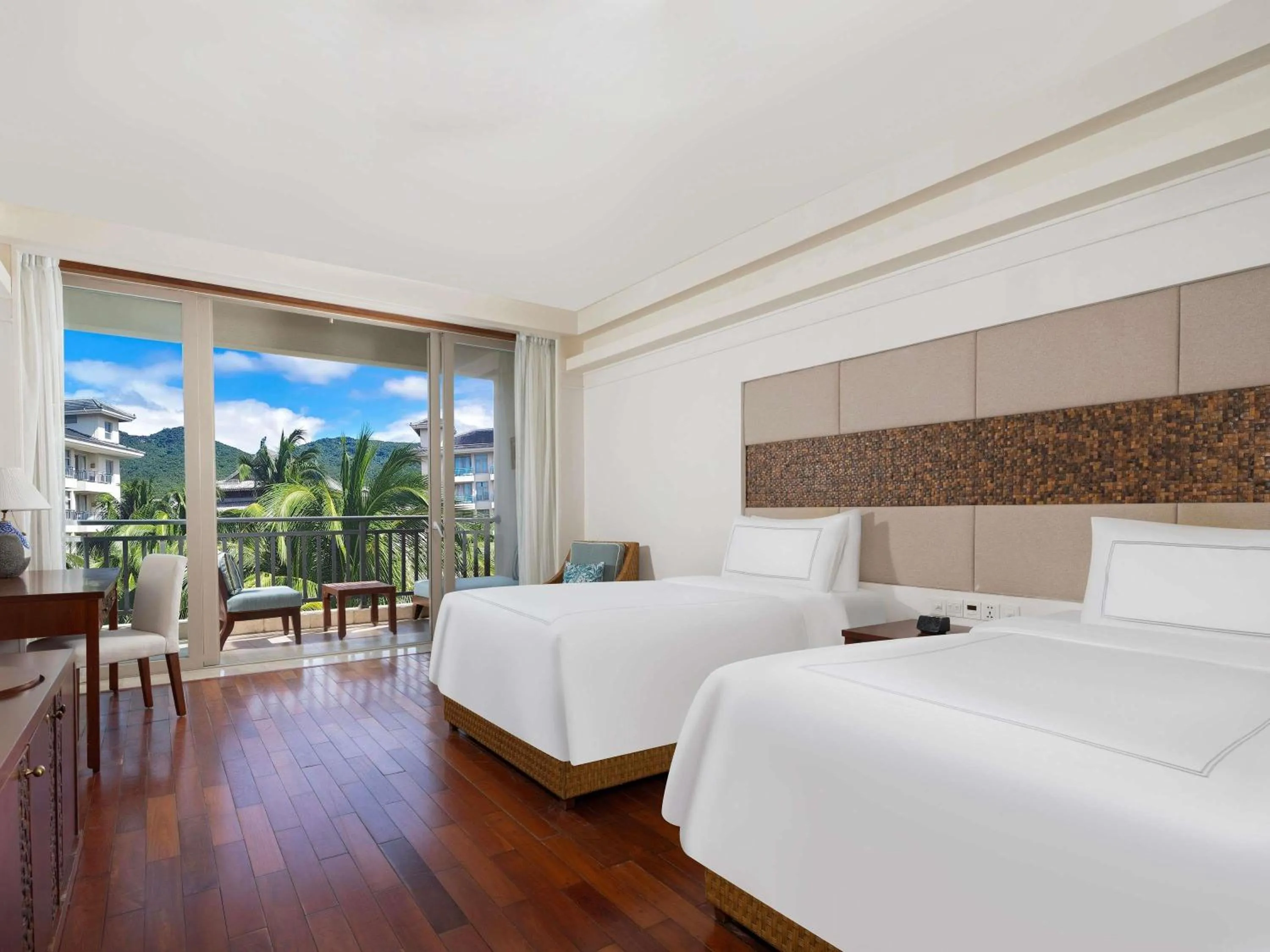 Bedroom, Bed in Swissôtel & Spa Sanya Yalong Bay