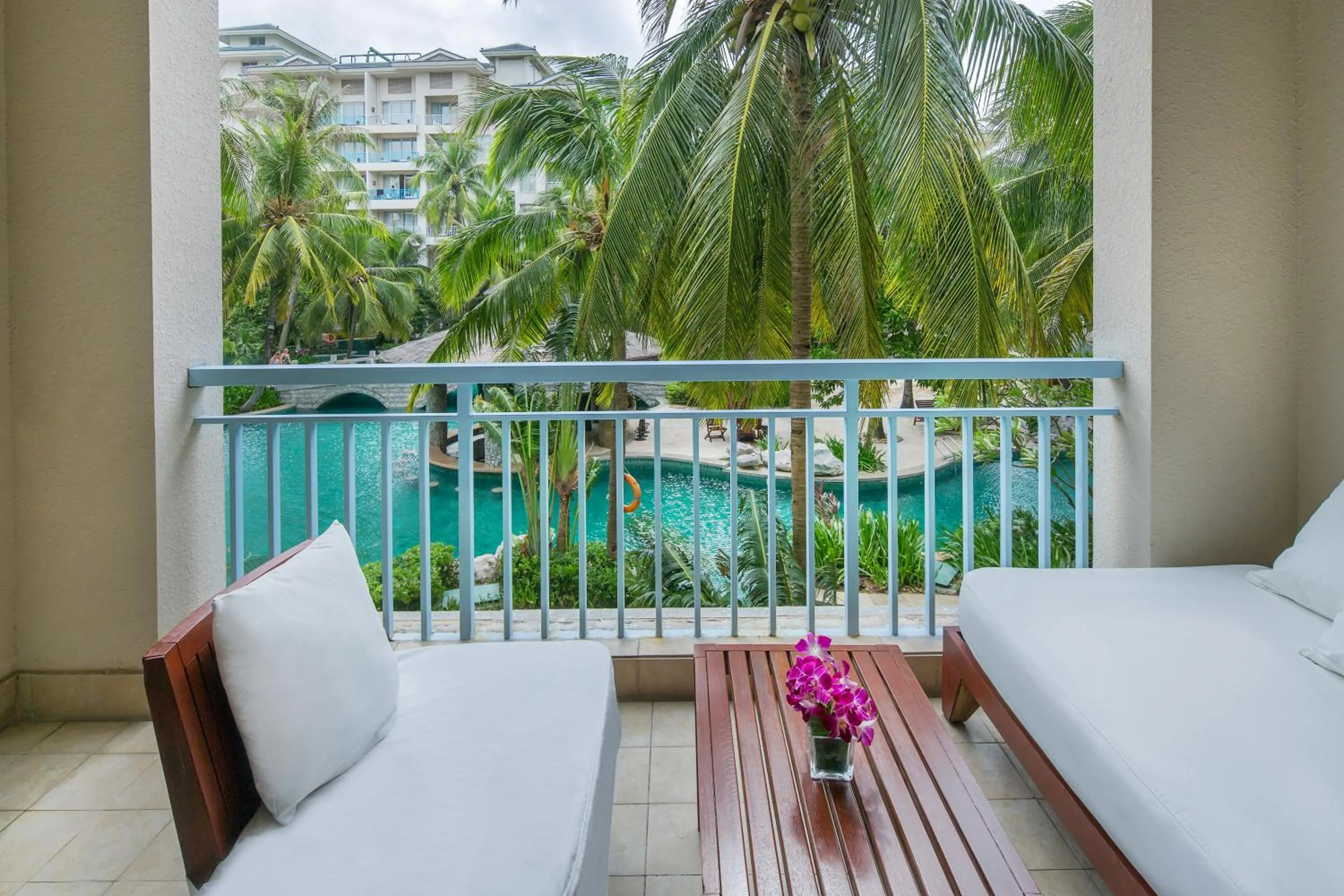Balcony/Terrace in Swissôtel & Spa Sanya Yalong Bay