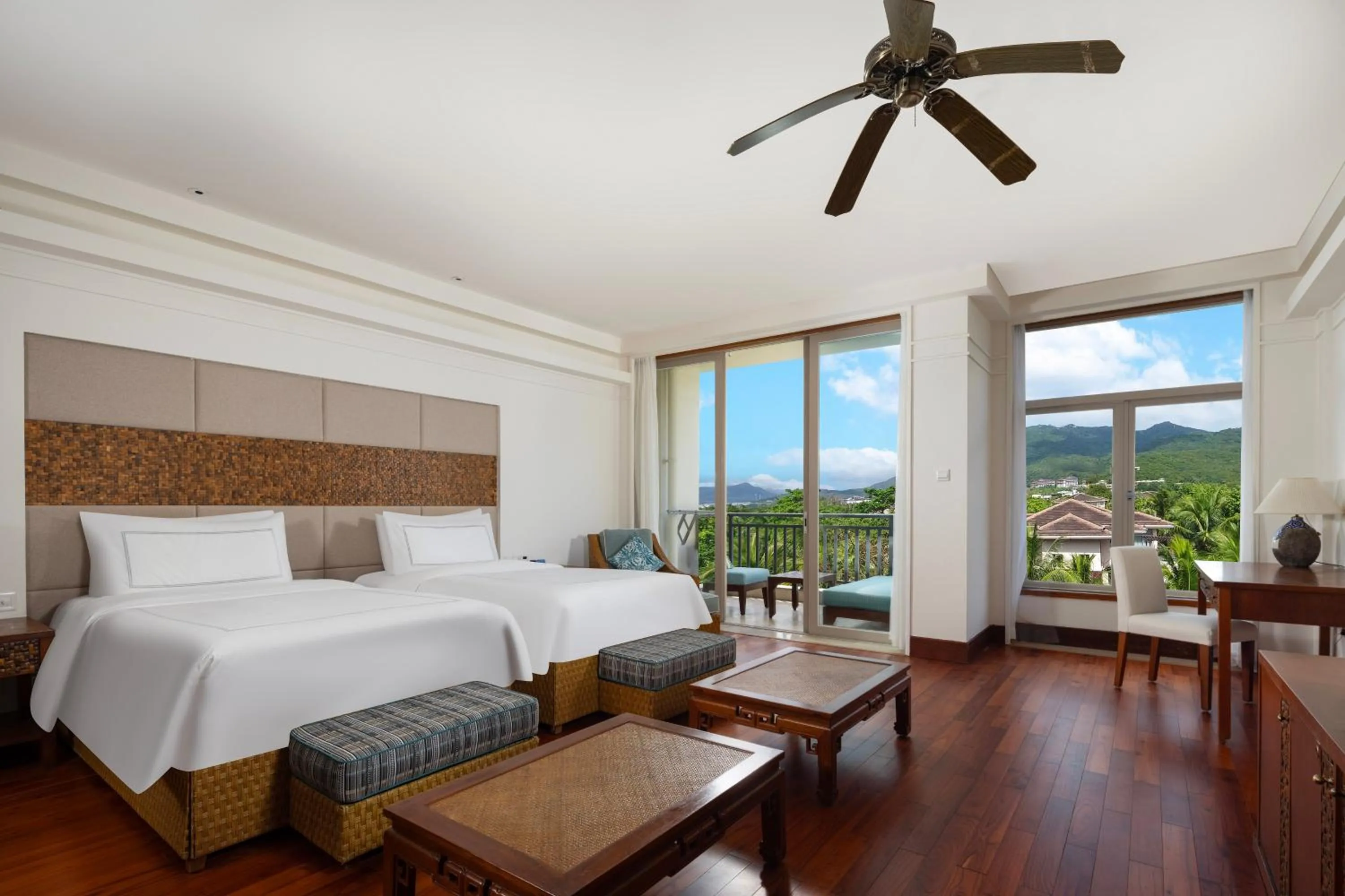 Bedroom, Bed in Swissôtel & Spa Sanya Yalong Bay