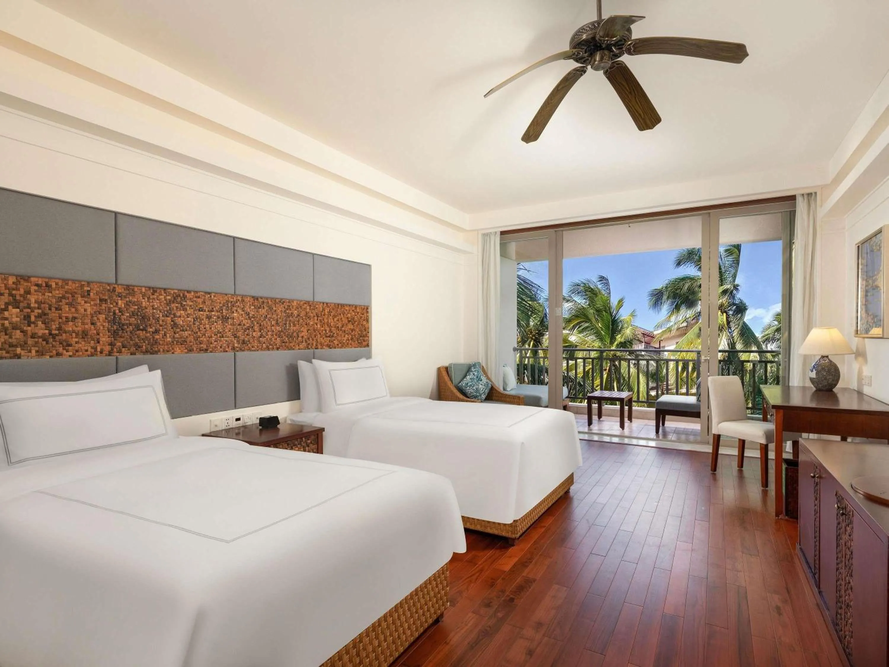 Bedroom, Bed in Swissôtel & Spa Sanya Yalong Bay