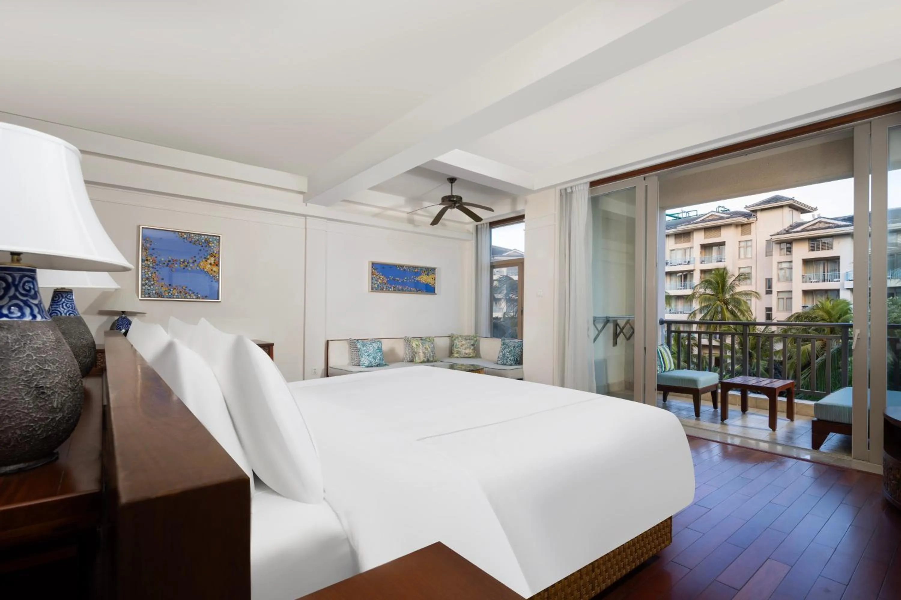 Photo of the whole room, Bed in Swissôtel & Spa Sanya Yalong Bay