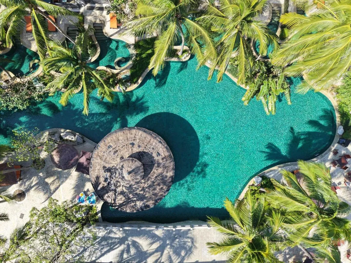 Swimming pool in Swissôtel & Spa Sanya Yalong Bay