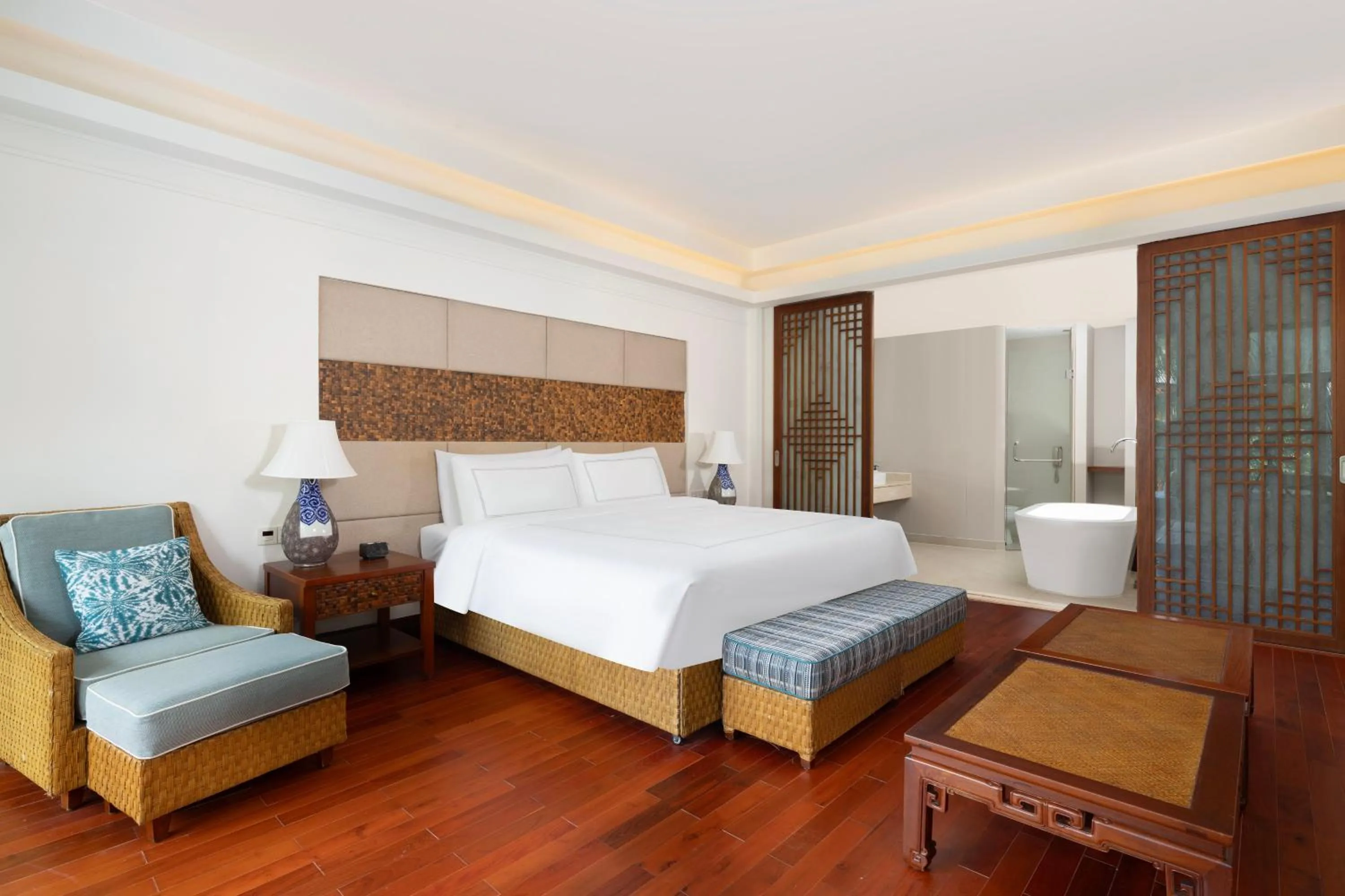 Bedroom, Bed in Swissôtel & Spa Sanya Yalong Bay