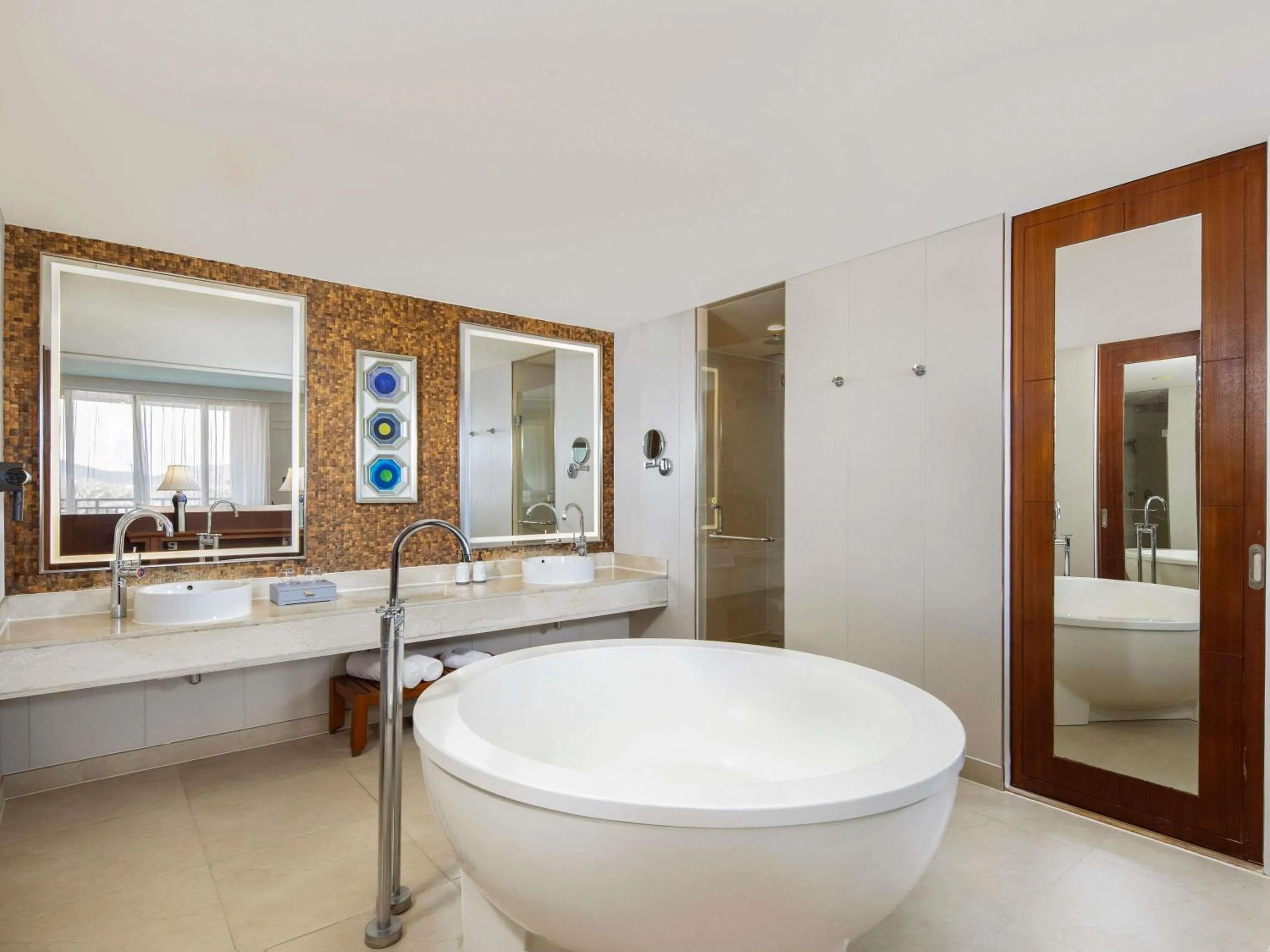 Shower in Swissôtel & Spa Sanya Yalong Bay