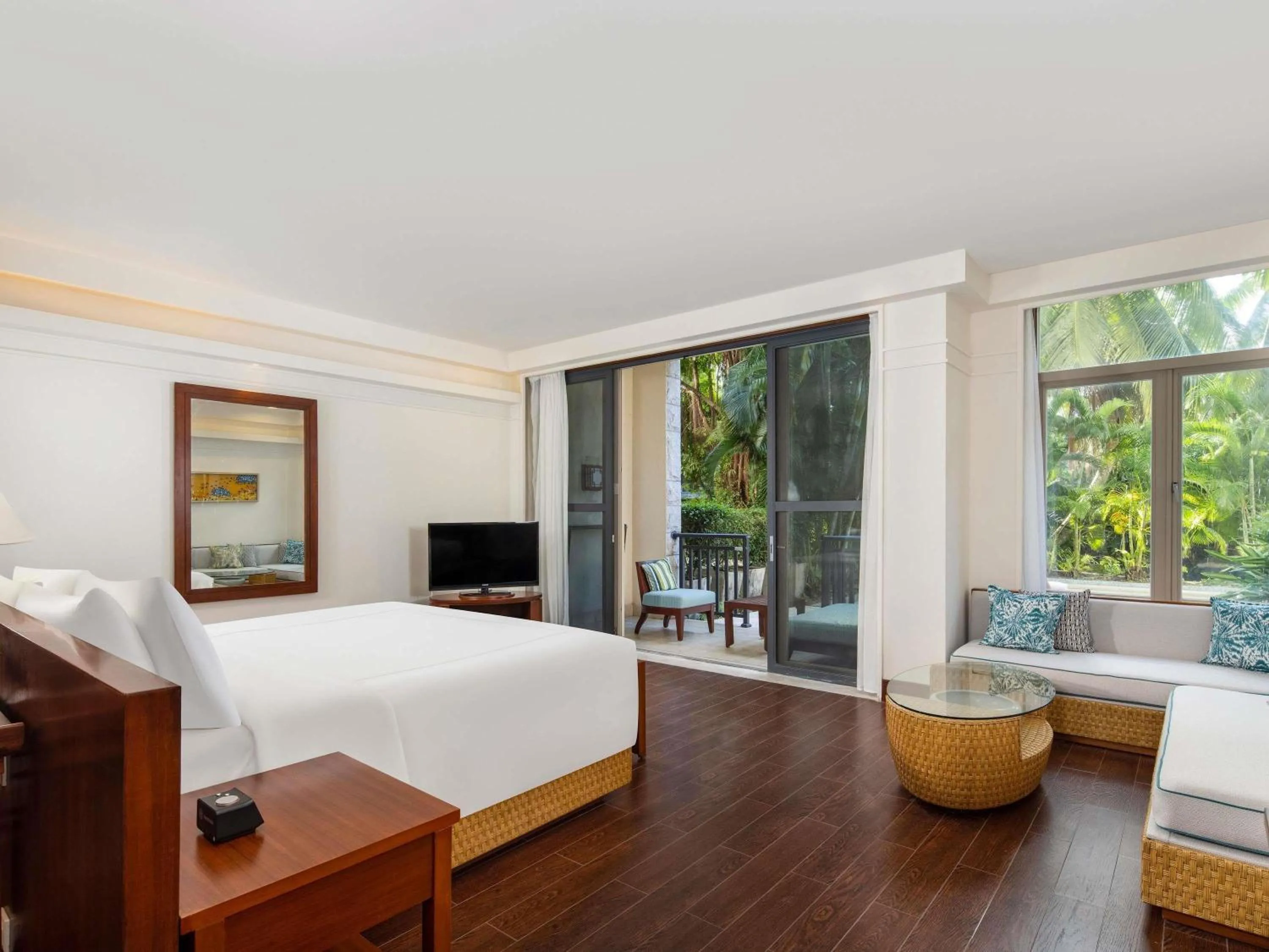 Bedroom, Bed in Swissôtel & Spa Sanya Yalong Bay