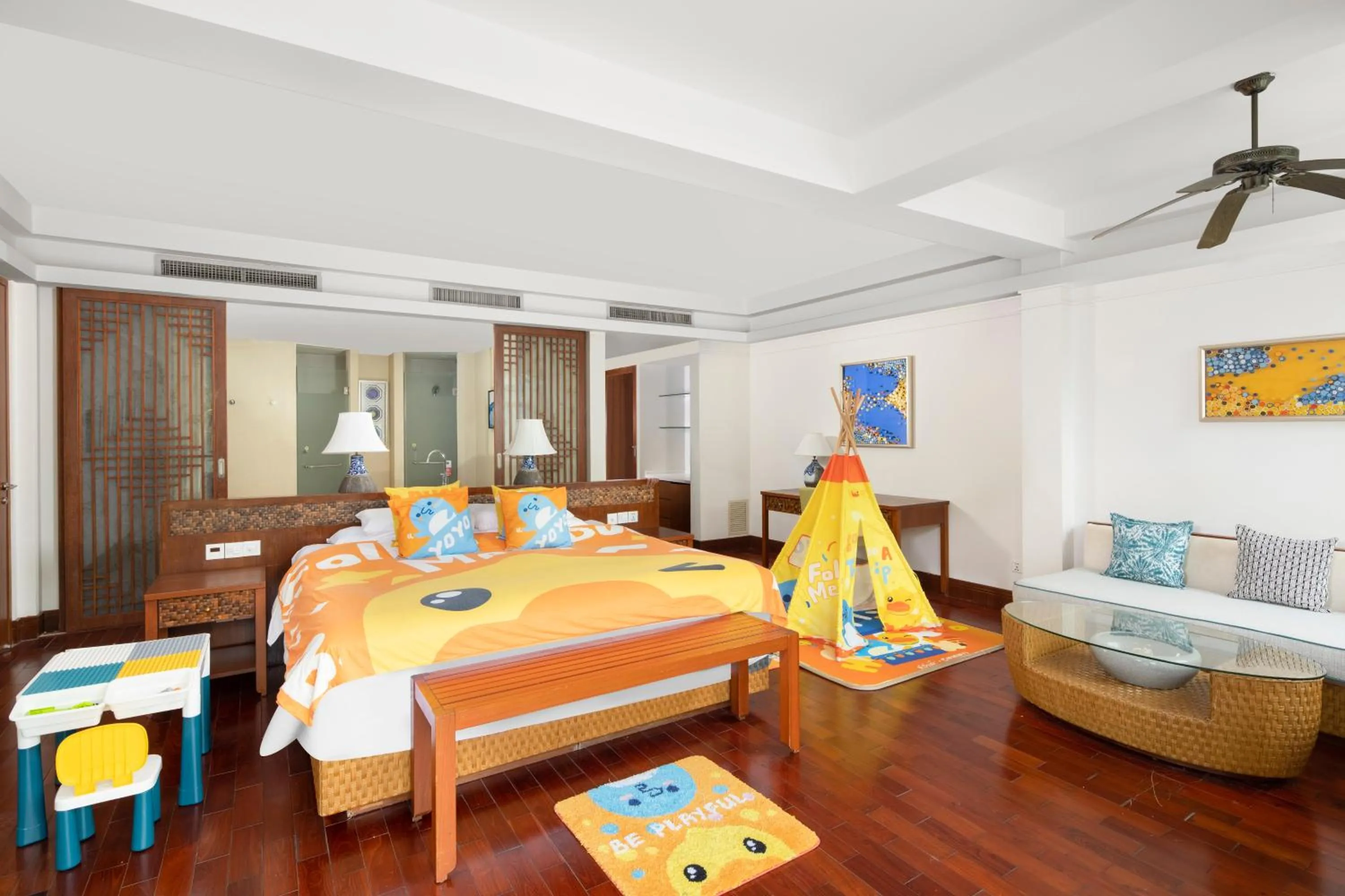 Photo of the whole room, Bed in Swissôtel & Spa Sanya Yalong Bay