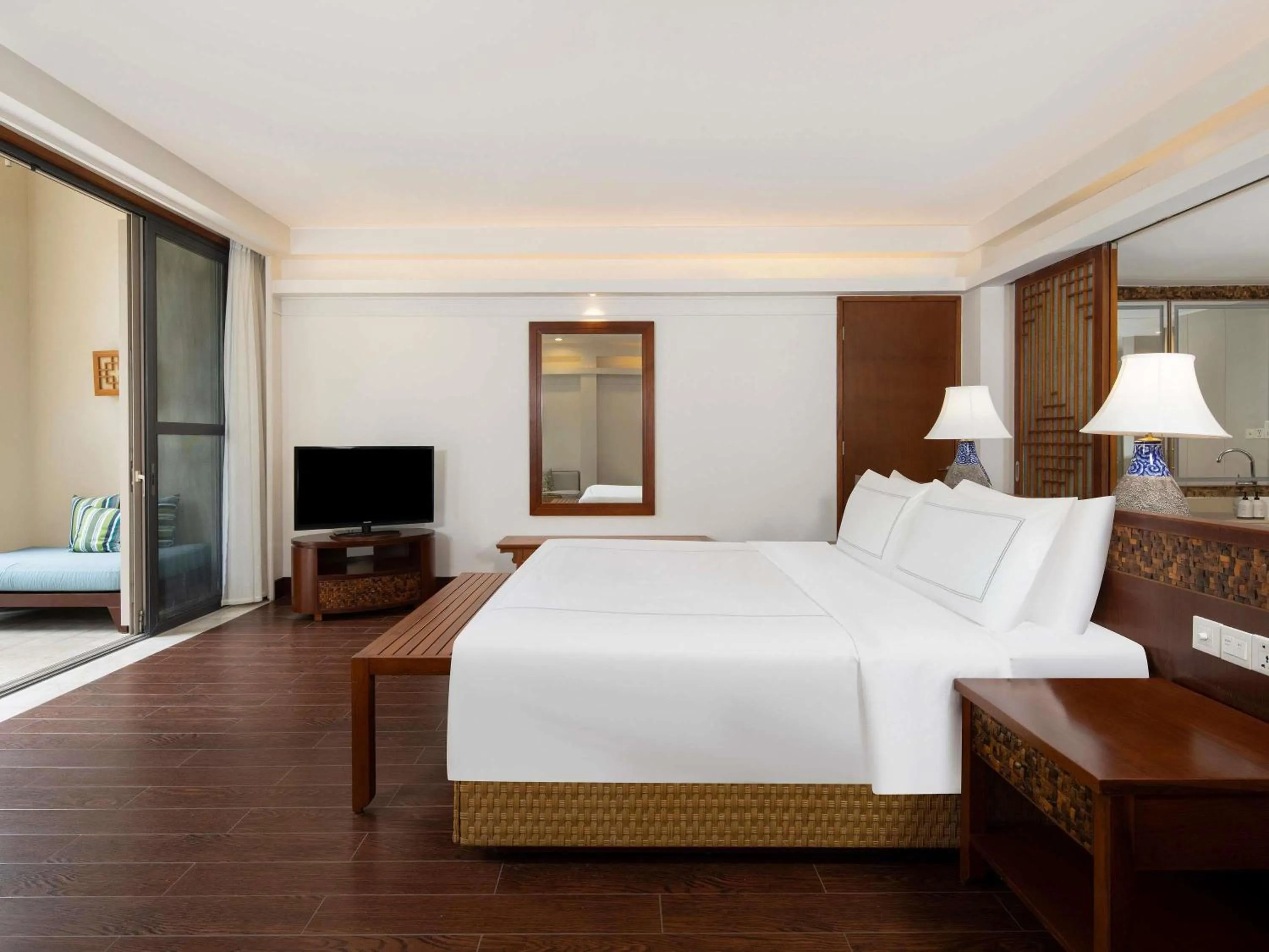 Bedroom, Bed in Swissôtel & Spa Sanya Yalong Bay