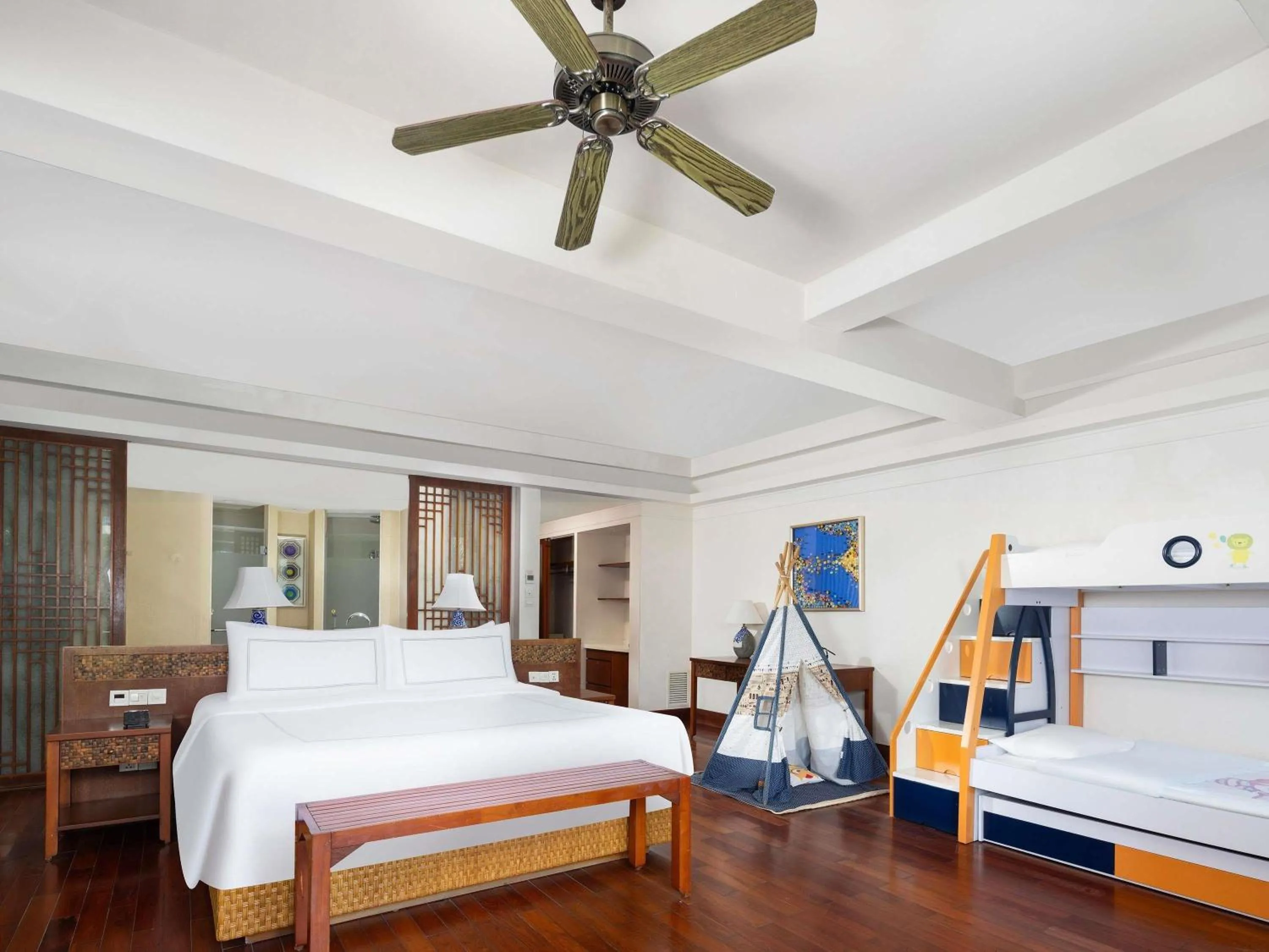 Bedroom, Bed in Swissôtel & Spa Sanya Yalong Bay