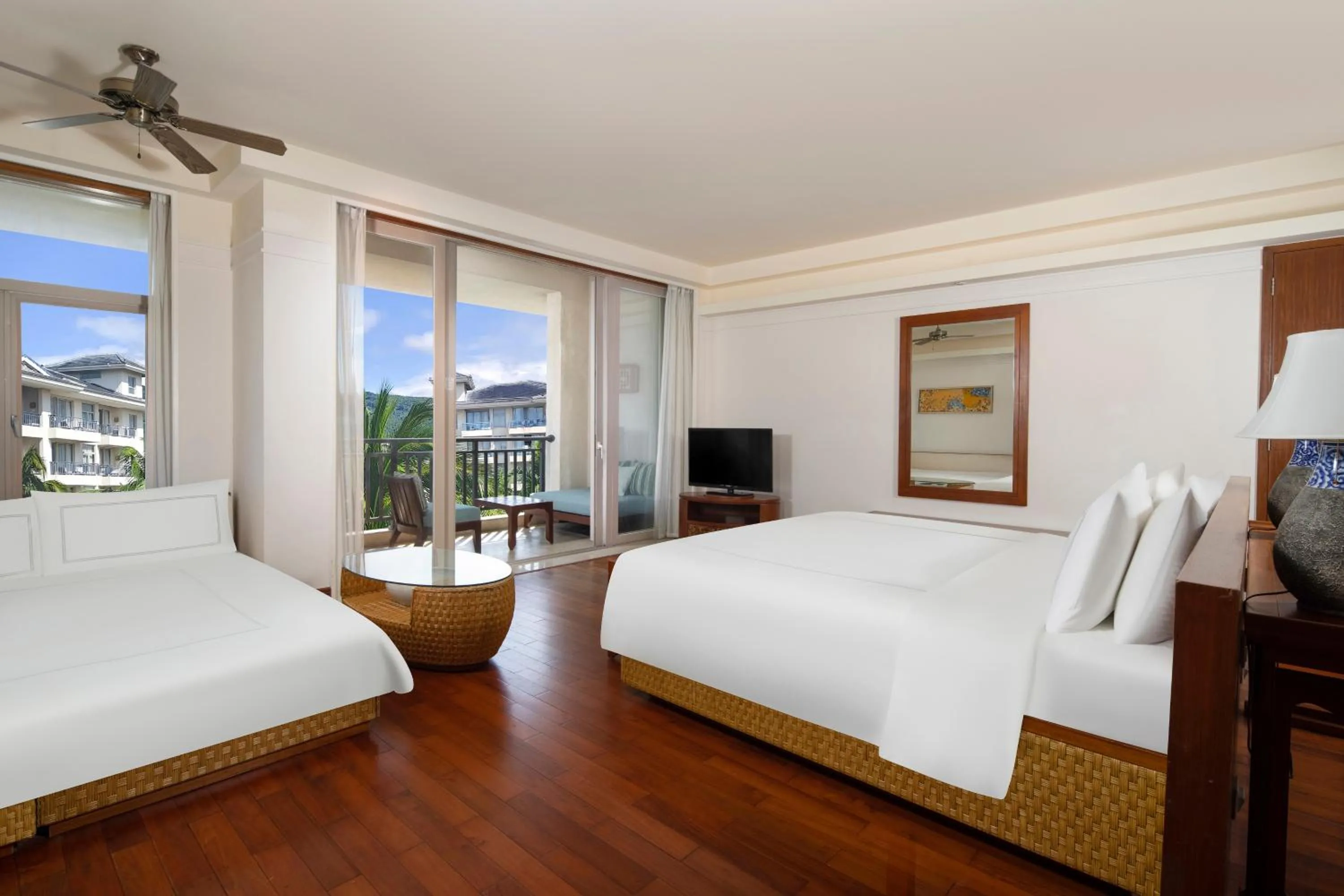 Photo of the whole room, Bed in Swissôtel & Spa Sanya Yalong Bay