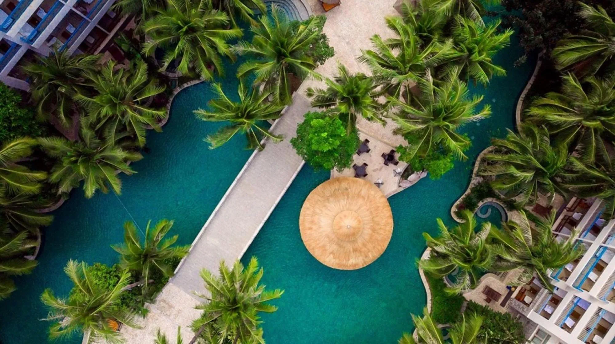 Swimming pool in Swissôtel & Spa Sanya Yalong Bay