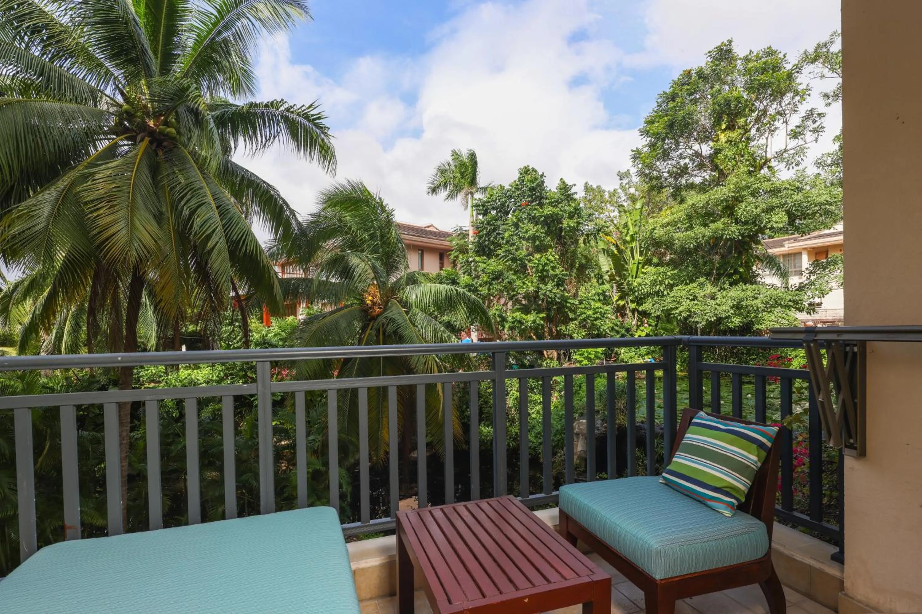 Balcony/Terrace in Swissôtel & Spa Sanya Yalong Bay