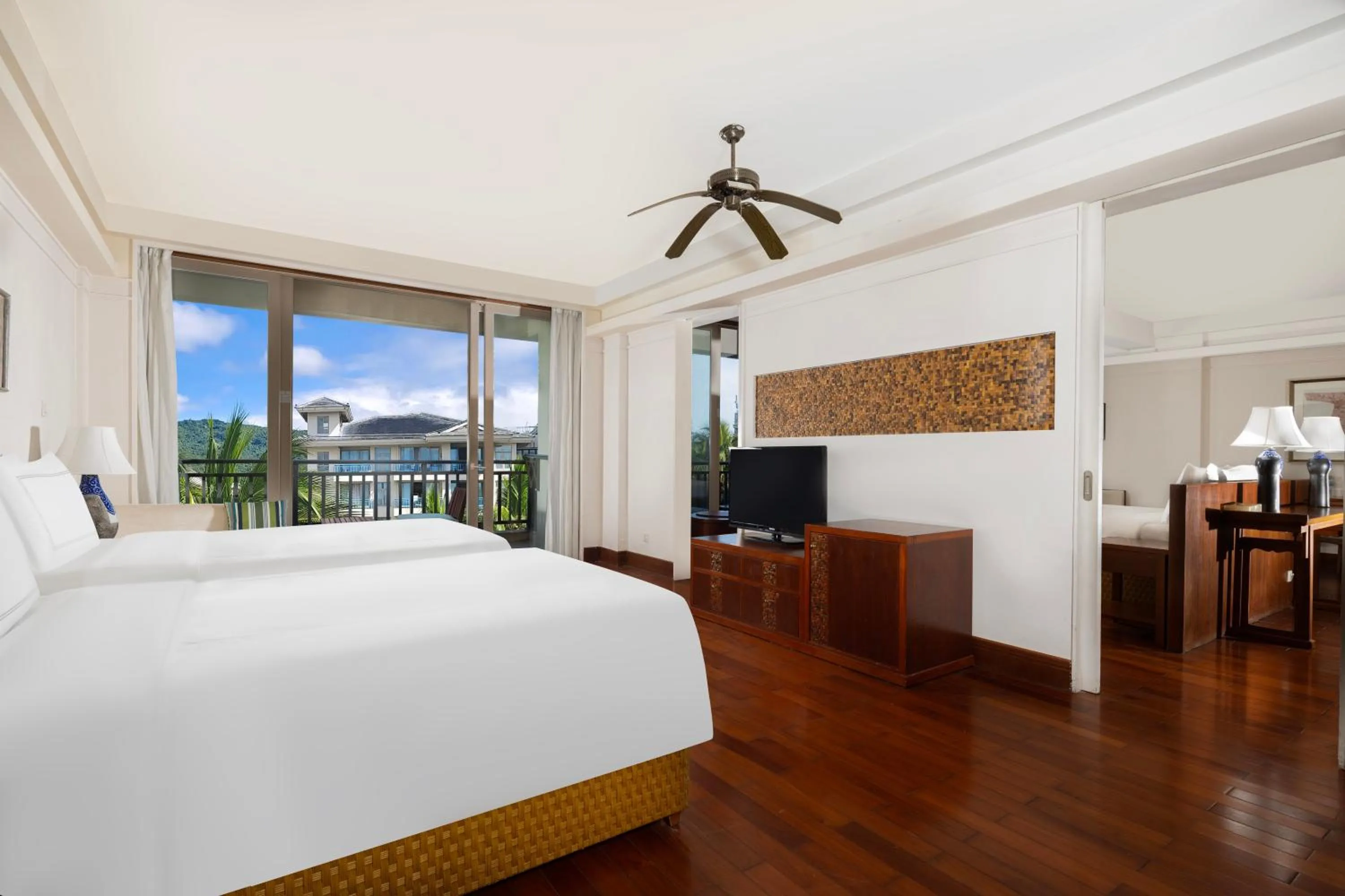 Bedroom, Bed in Swissôtel & Spa Sanya Yalong Bay