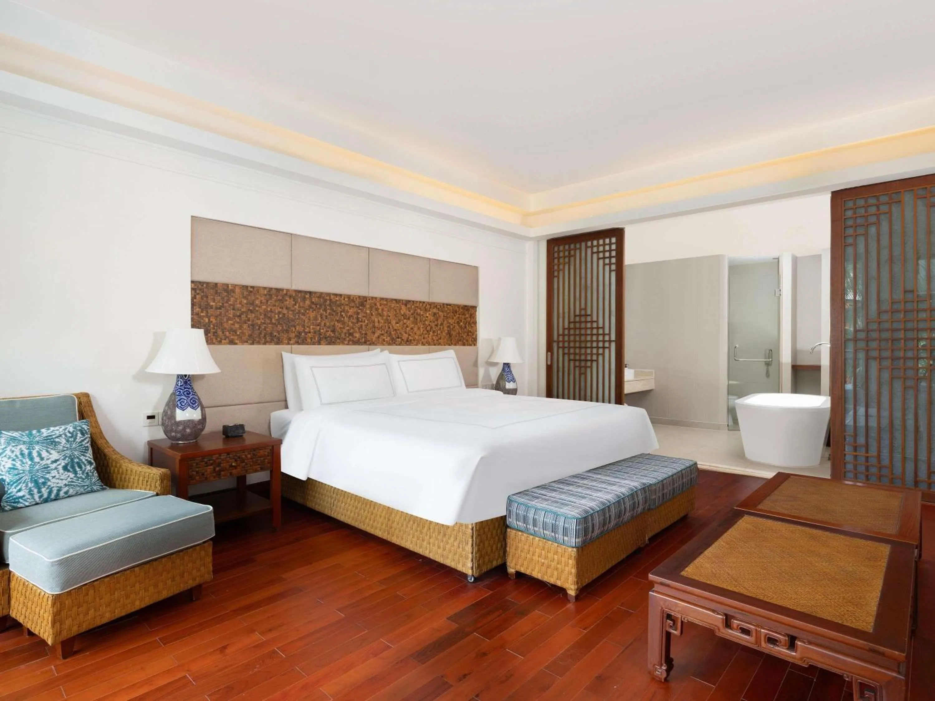 Bedroom, Bed in Swissôtel & Spa Sanya Yalong Bay