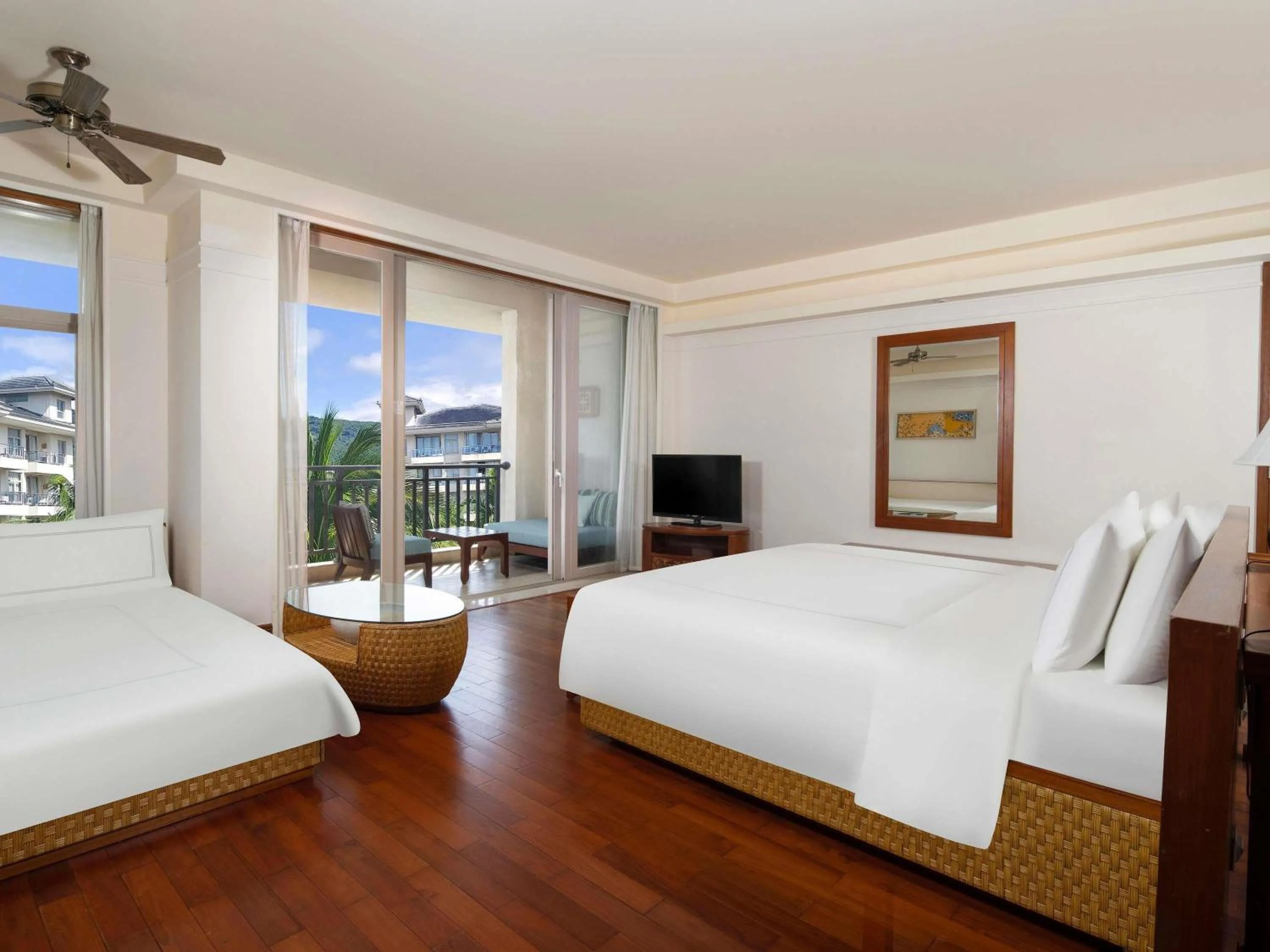 Bedroom, Bed in Swissôtel & Spa Sanya Yalong Bay