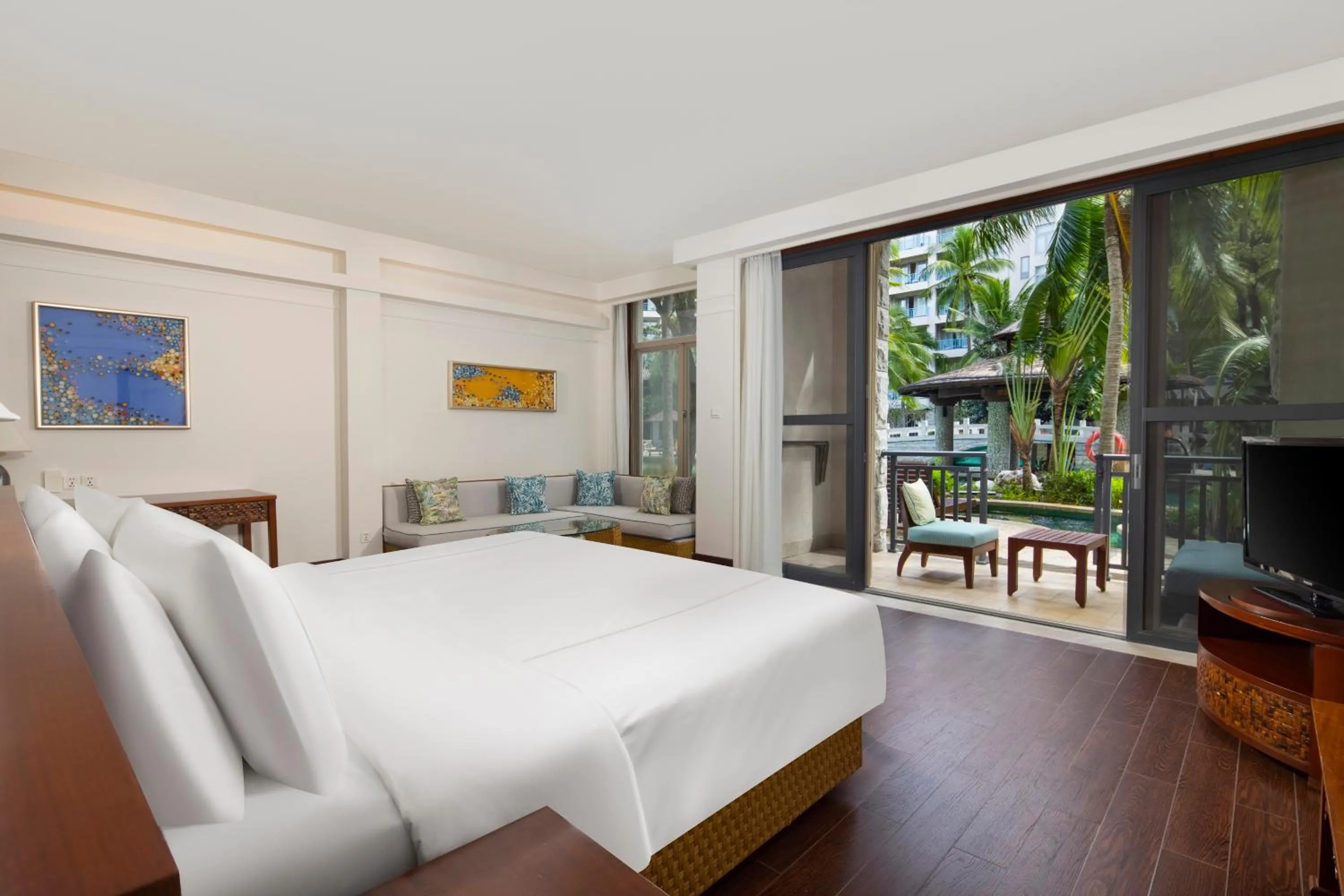 Photo of the whole room, Bed in Swissôtel & Spa Sanya Yalong Bay