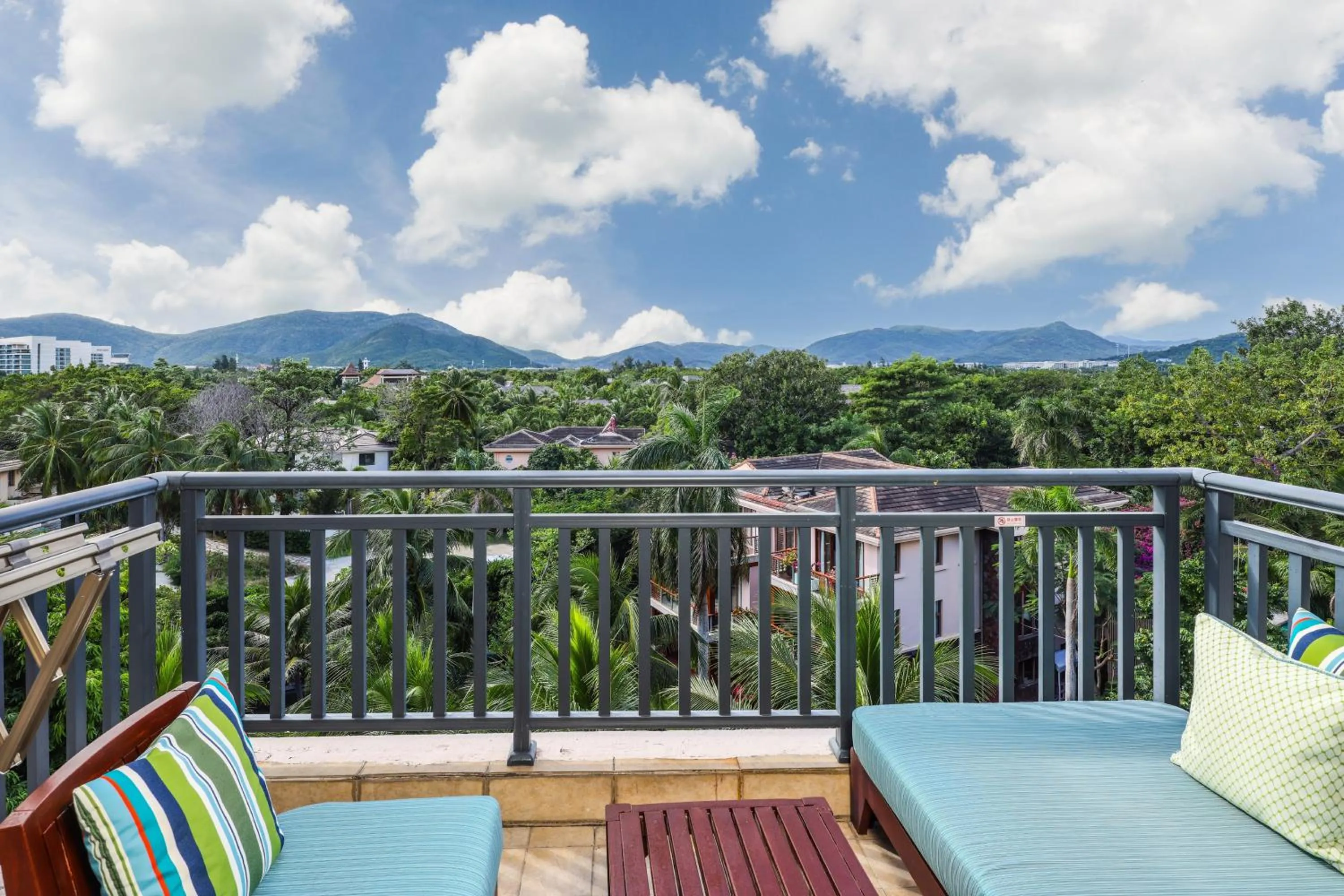 Balcony/Terrace in Swissôtel & Spa Sanya Yalong Bay