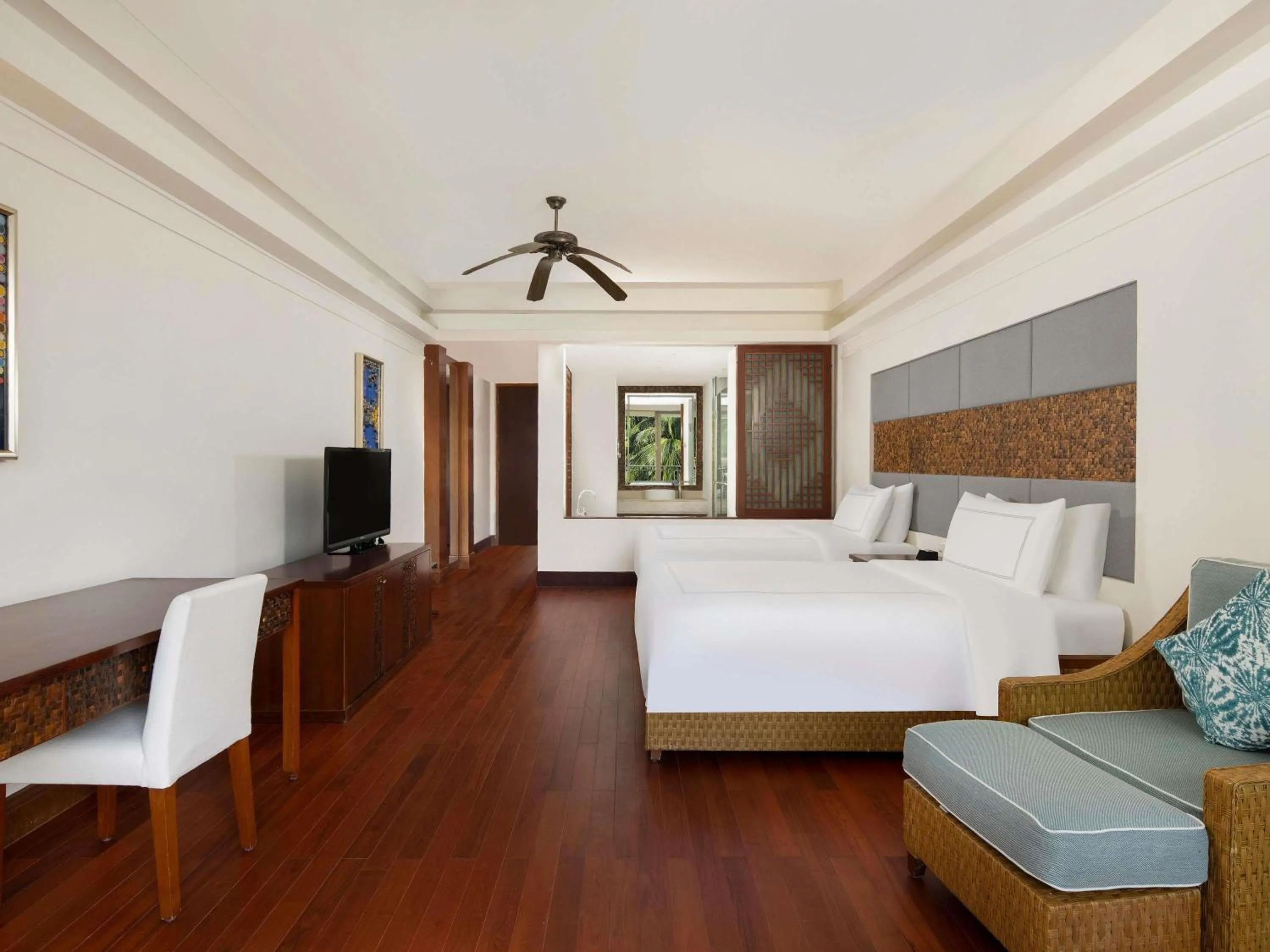 Bedroom, Bed in Swissôtel & Spa Sanya Yalong Bay