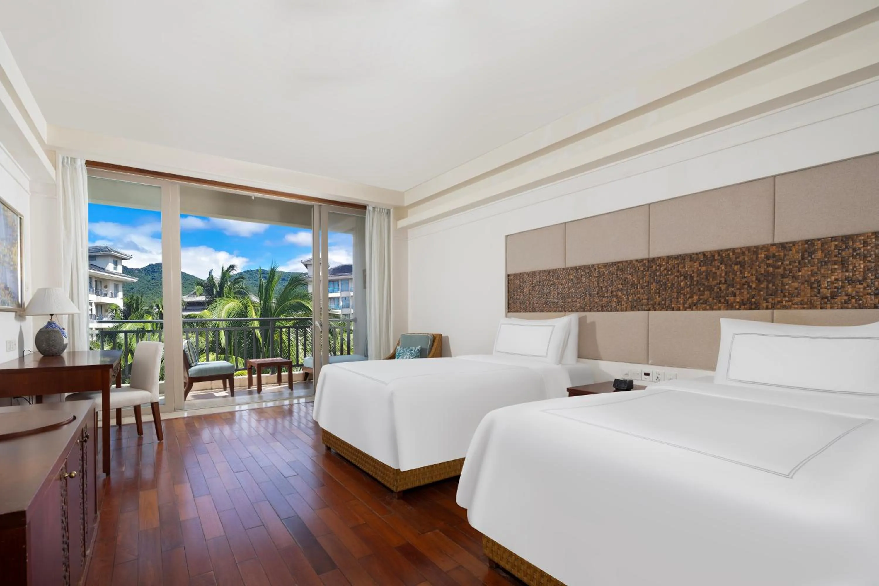 Bedroom, Bed in Swissôtel & Spa Sanya Yalong Bay