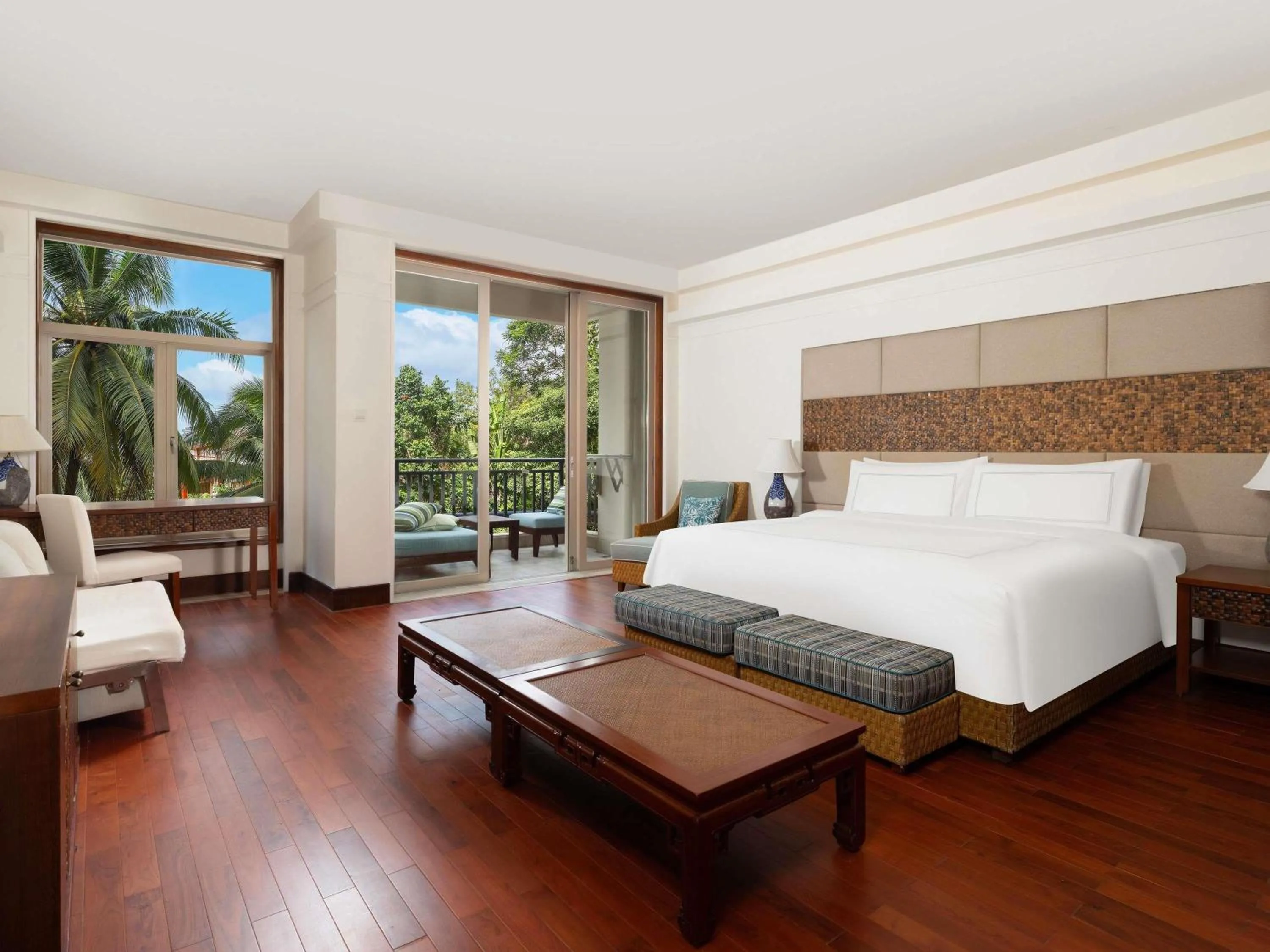 Bedroom, Bed in Swissôtel & Spa Sanya Yalong Bay