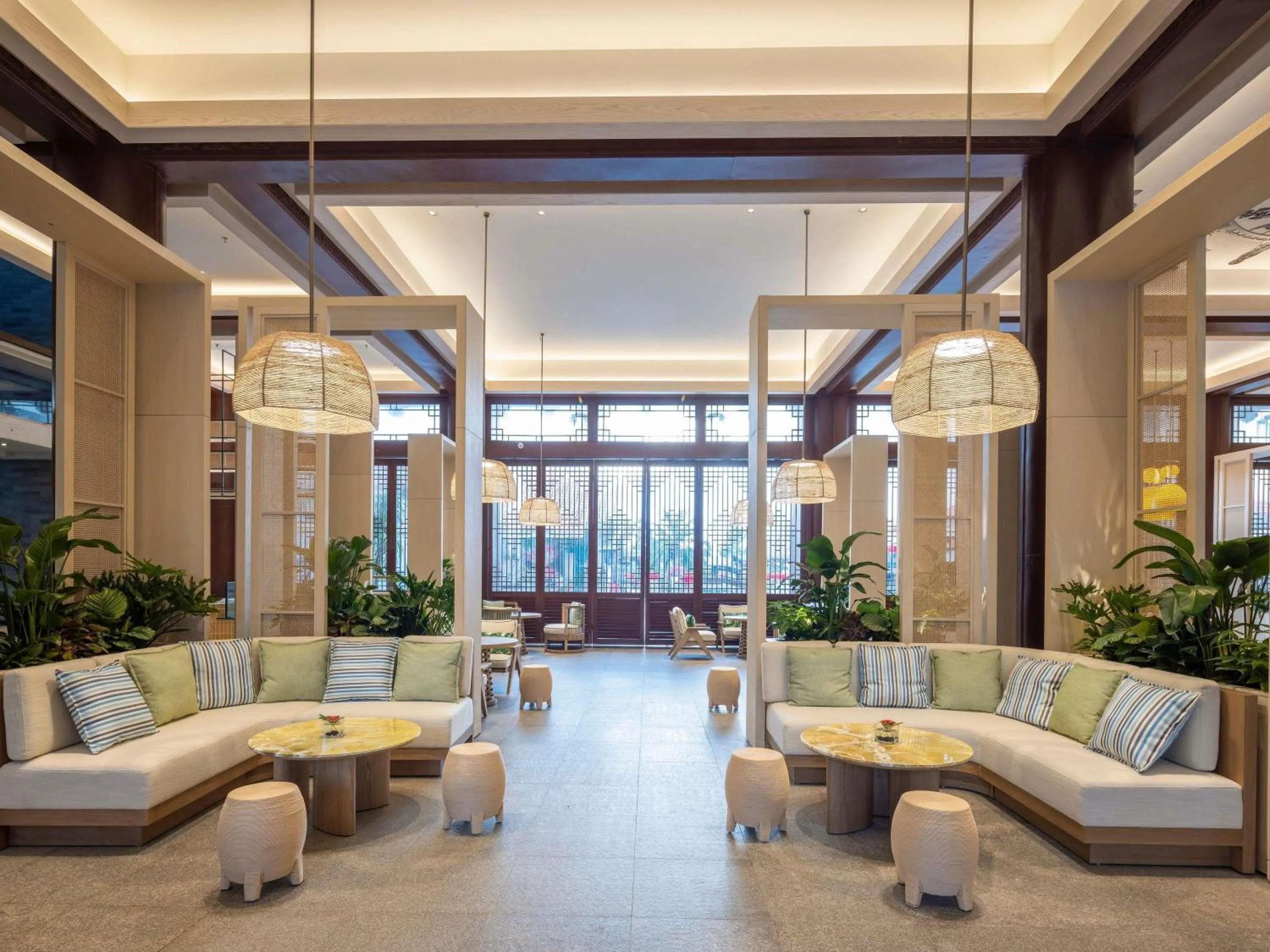 Lounge or bar in Swissôtel & Spa Sanya Yalong Bay