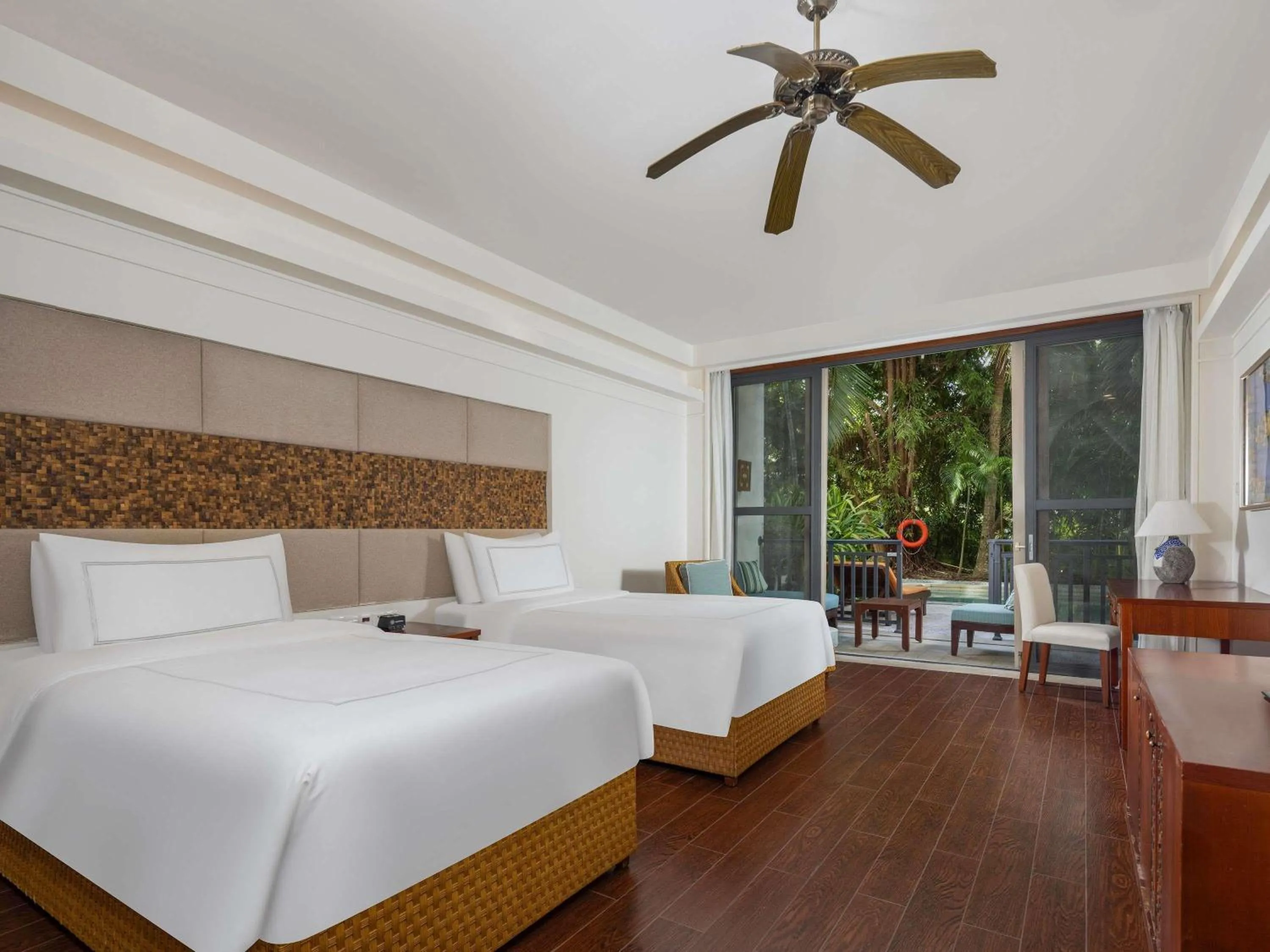 Bedroom, Bed in Swissôtel & Spa Sanya Yalong Bay