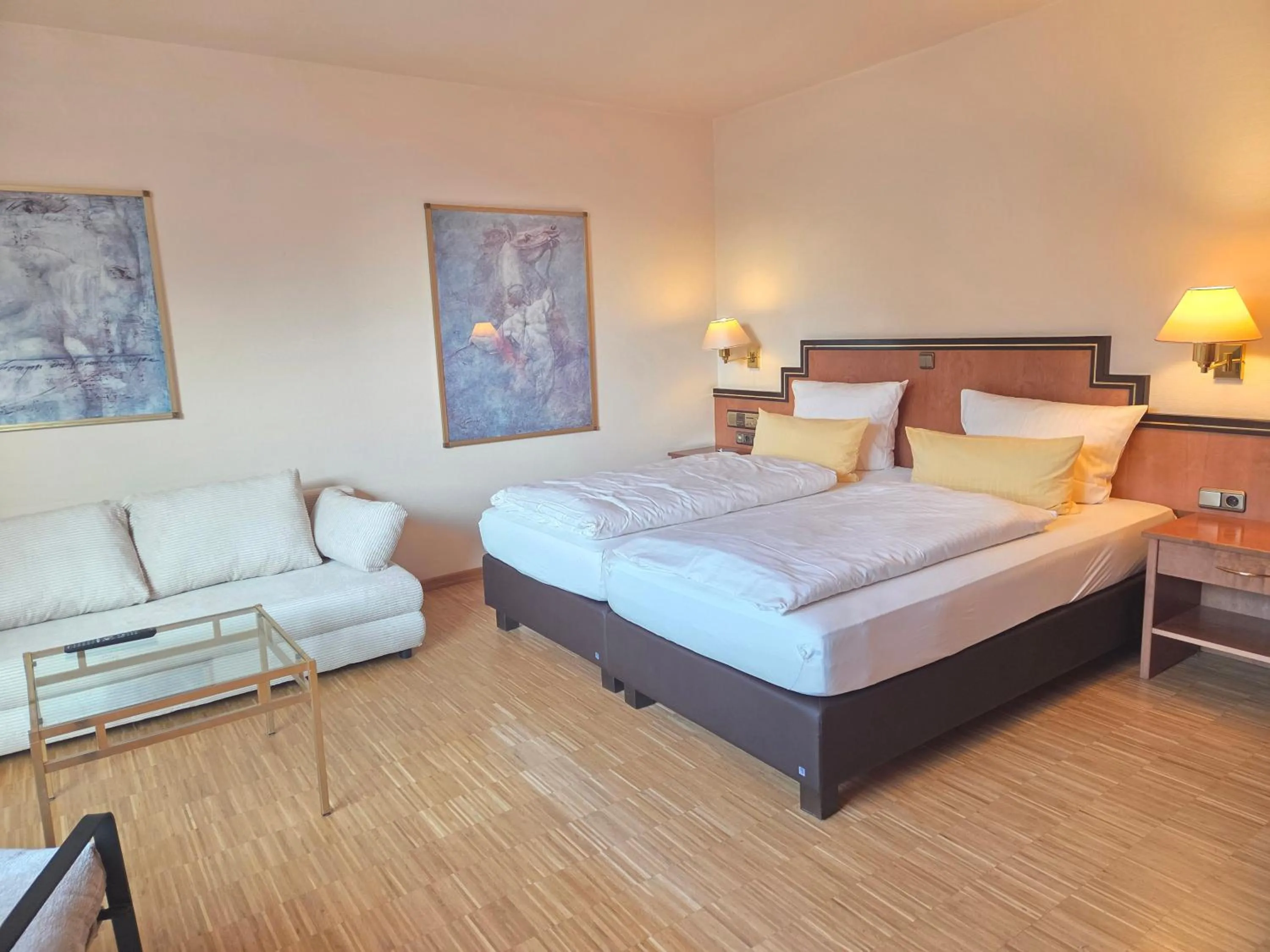 Living room, Bed in Posthaus Hotel Residenz