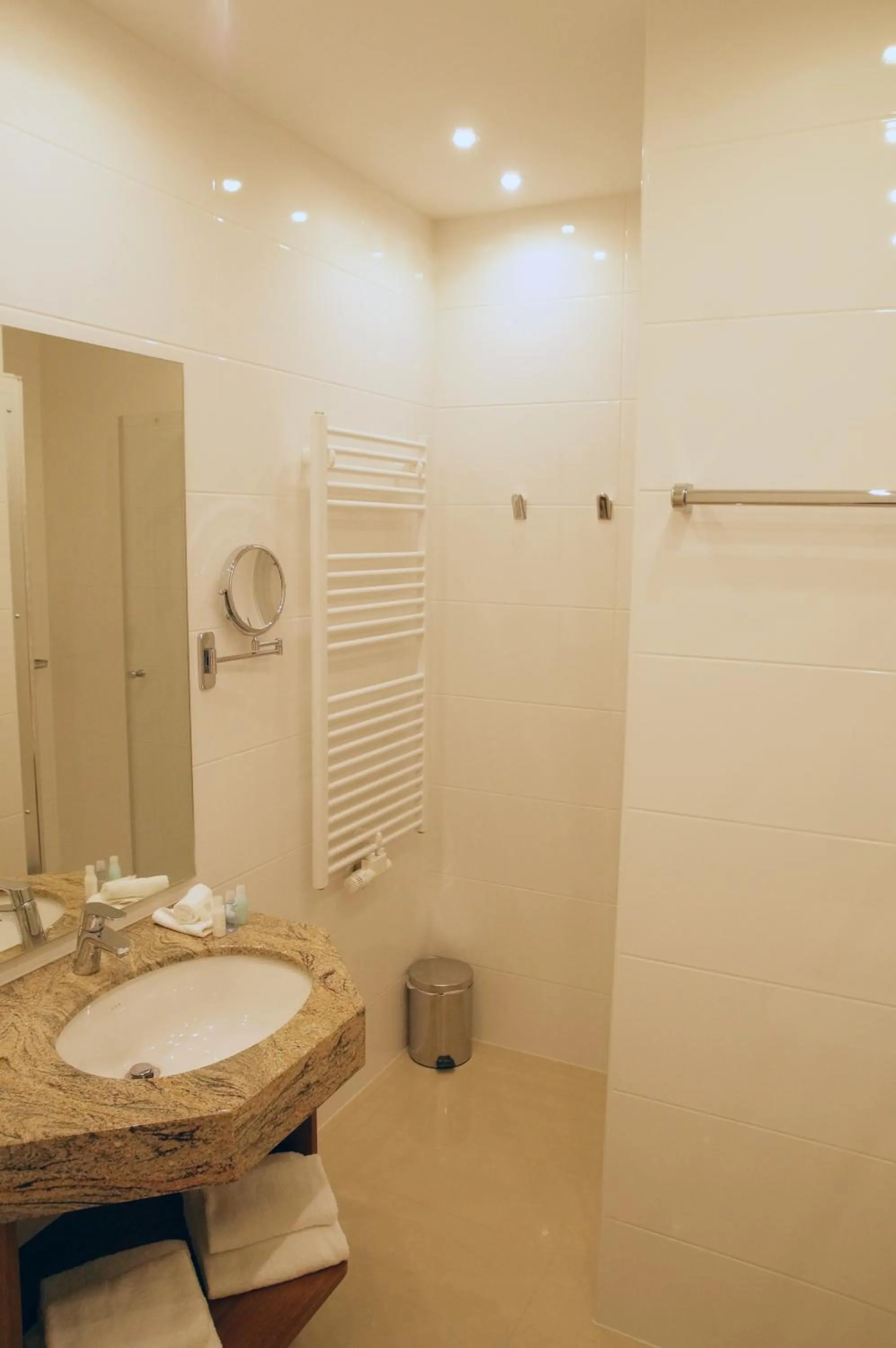 Photo of the whole room in Schloss Hotel Wolfsbrunnen