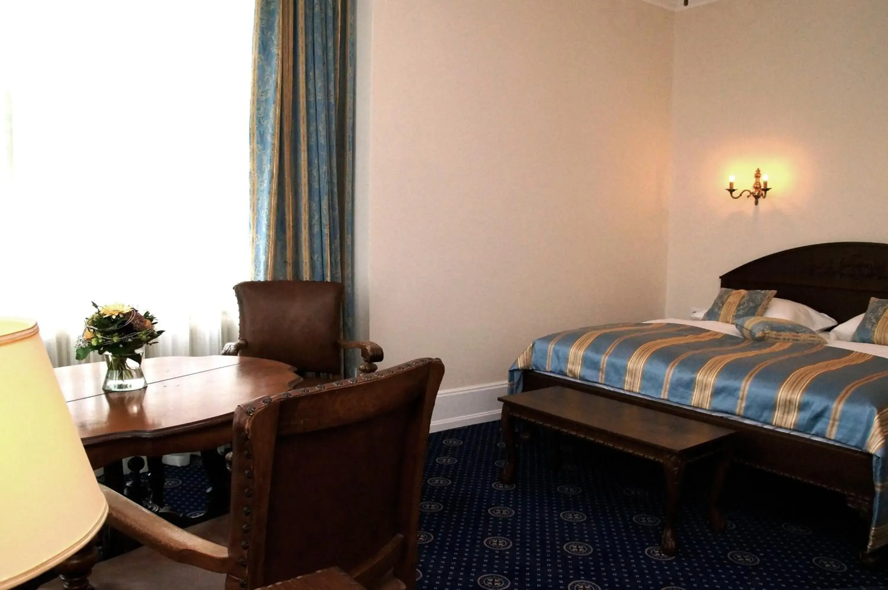 Photo of the whole room, Bed in Schloss Hotel Wolfsbrunnen