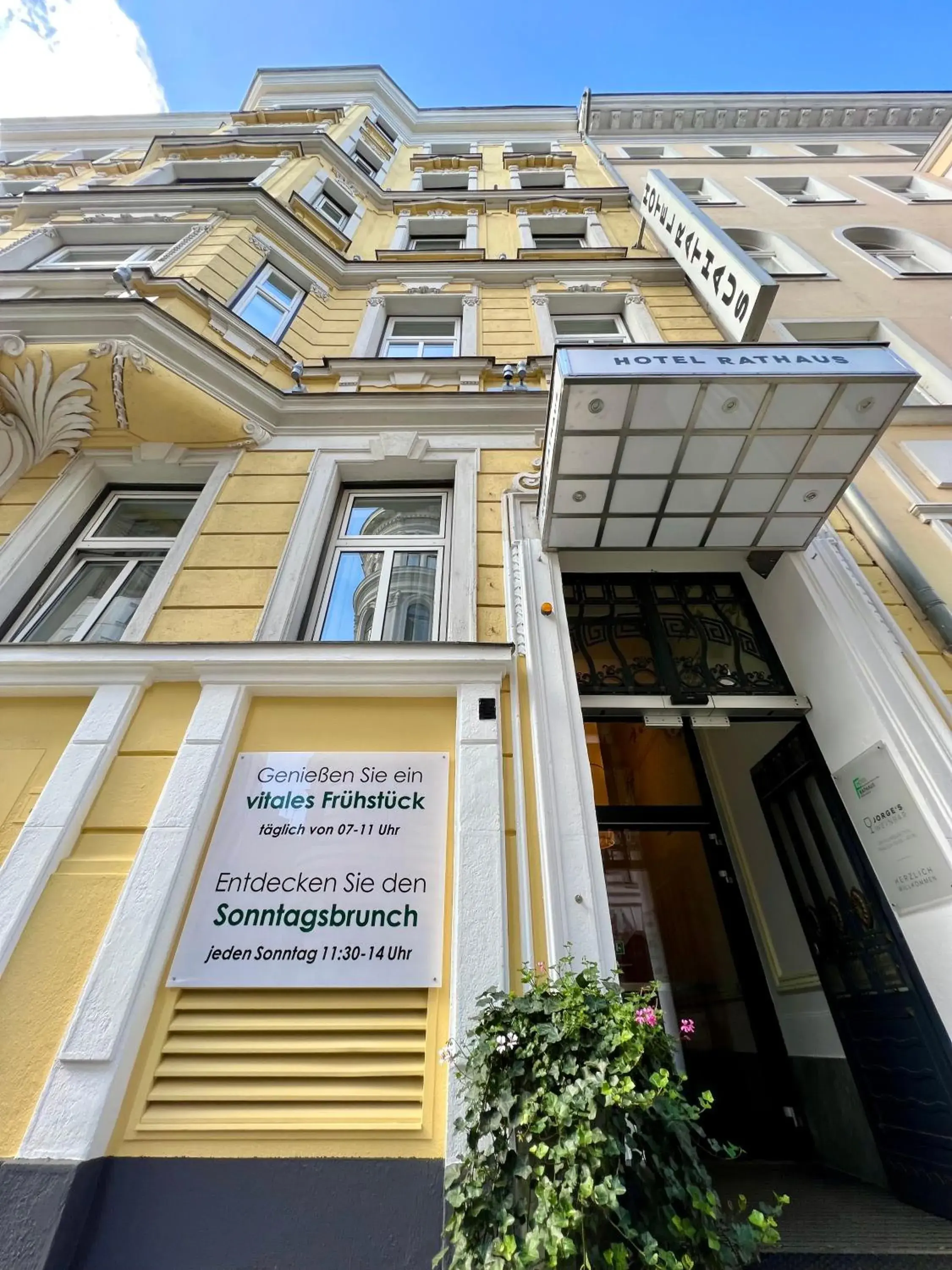 Facade/entrance in Hotel Rathaus - Wein & Design Facade/entrance in Hotel Rathaus - Wein & Design