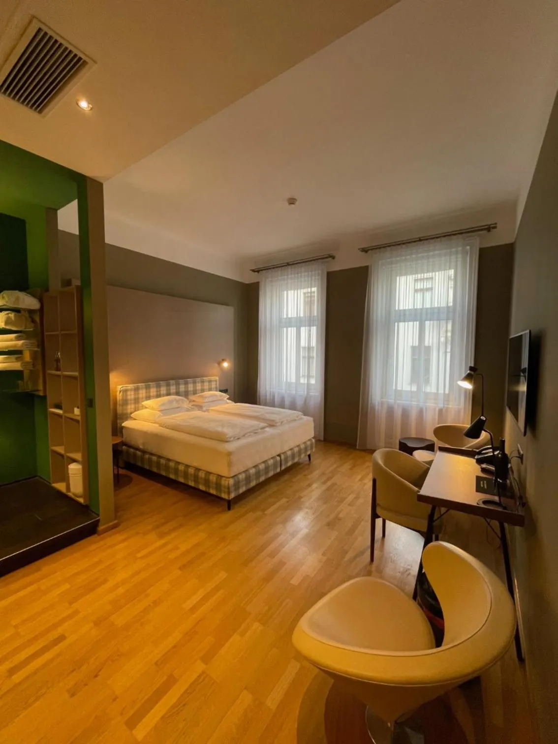 Bathroom, Bed in Hotel Rathaus - Wein & Design