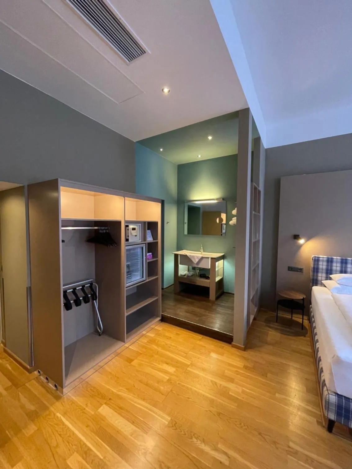 Bathroom, Bed in Hotel Rathaus - Wein & Design