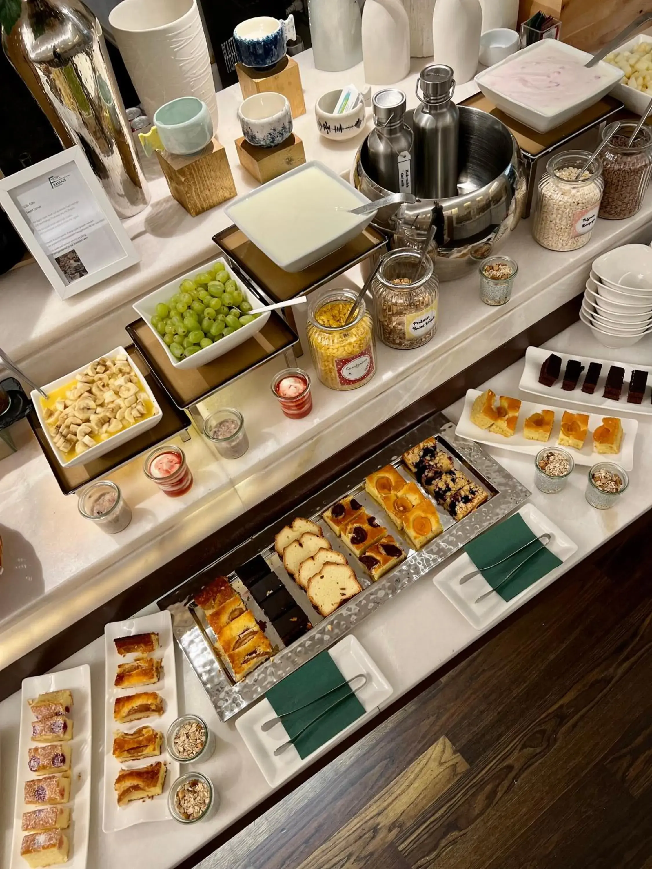 Buffet breakfast in Hotel Rathaus - Wein & Design Buffet breakfast in Hotel Rathaus - Wein & Design