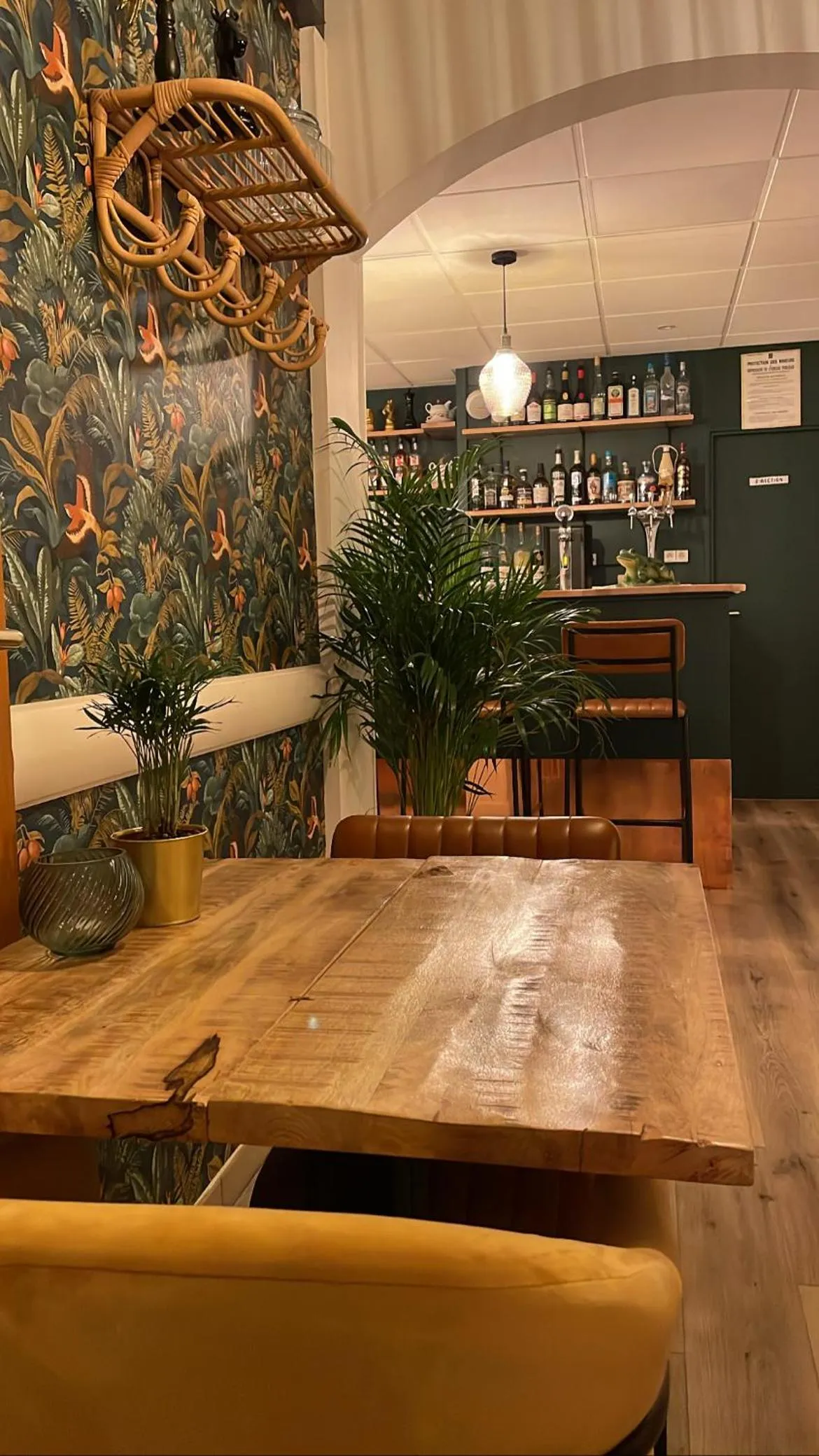 Restaurant/places to eat in Le Mont Brouilly