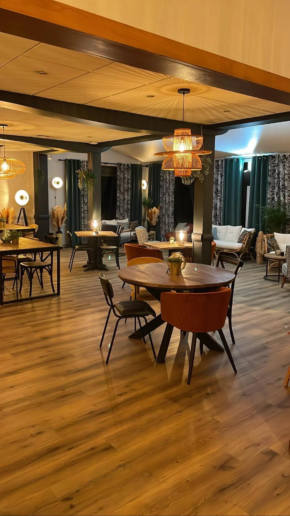 Restaurant/places to eat in Le Mont Brouilly