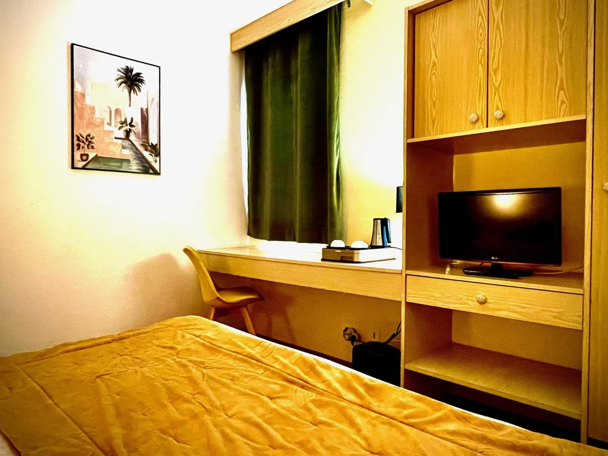 TV and multimedia, Bed in Le Mont Brouilly