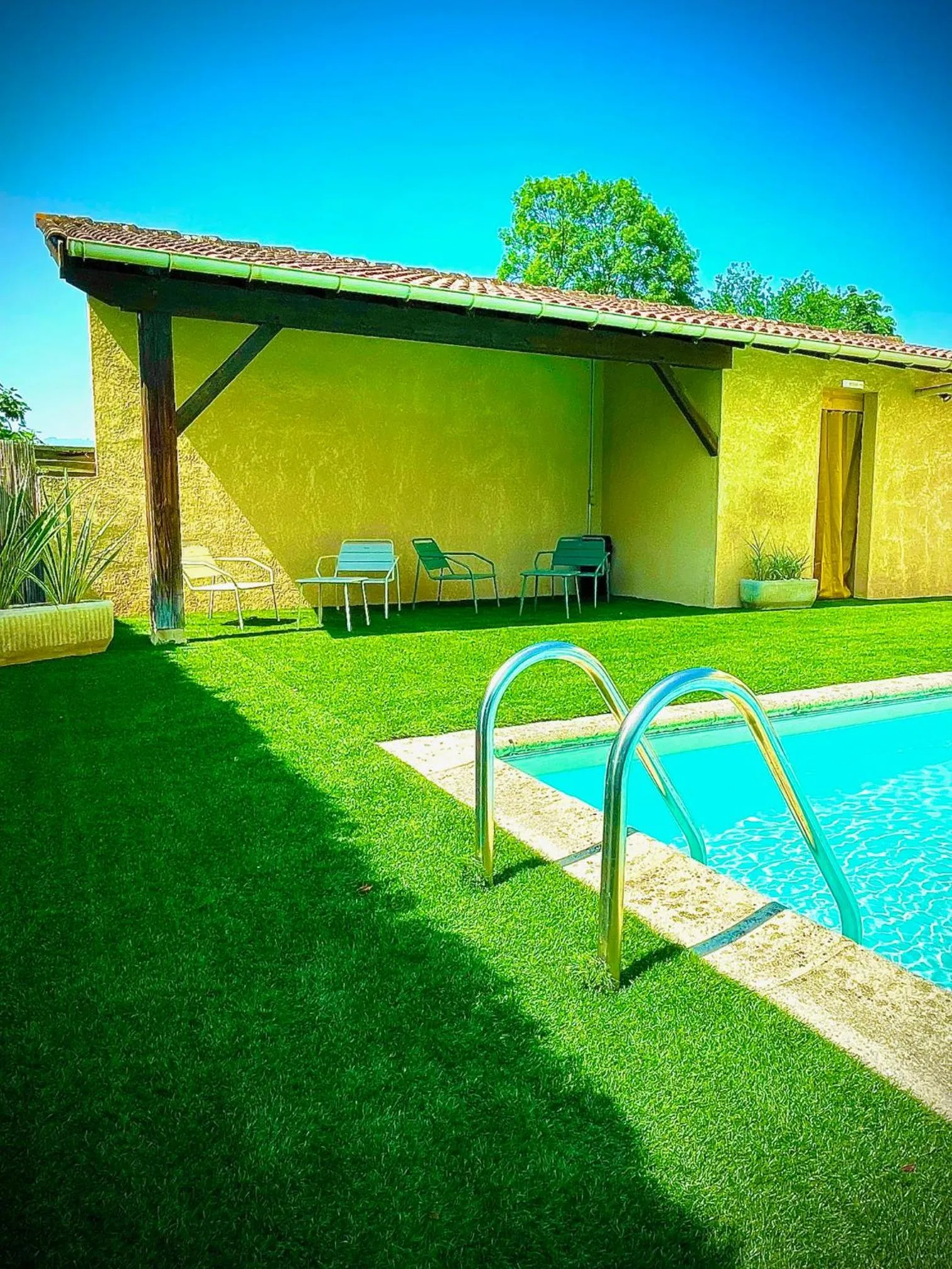 Swimming pool in Le Mont Brouilly