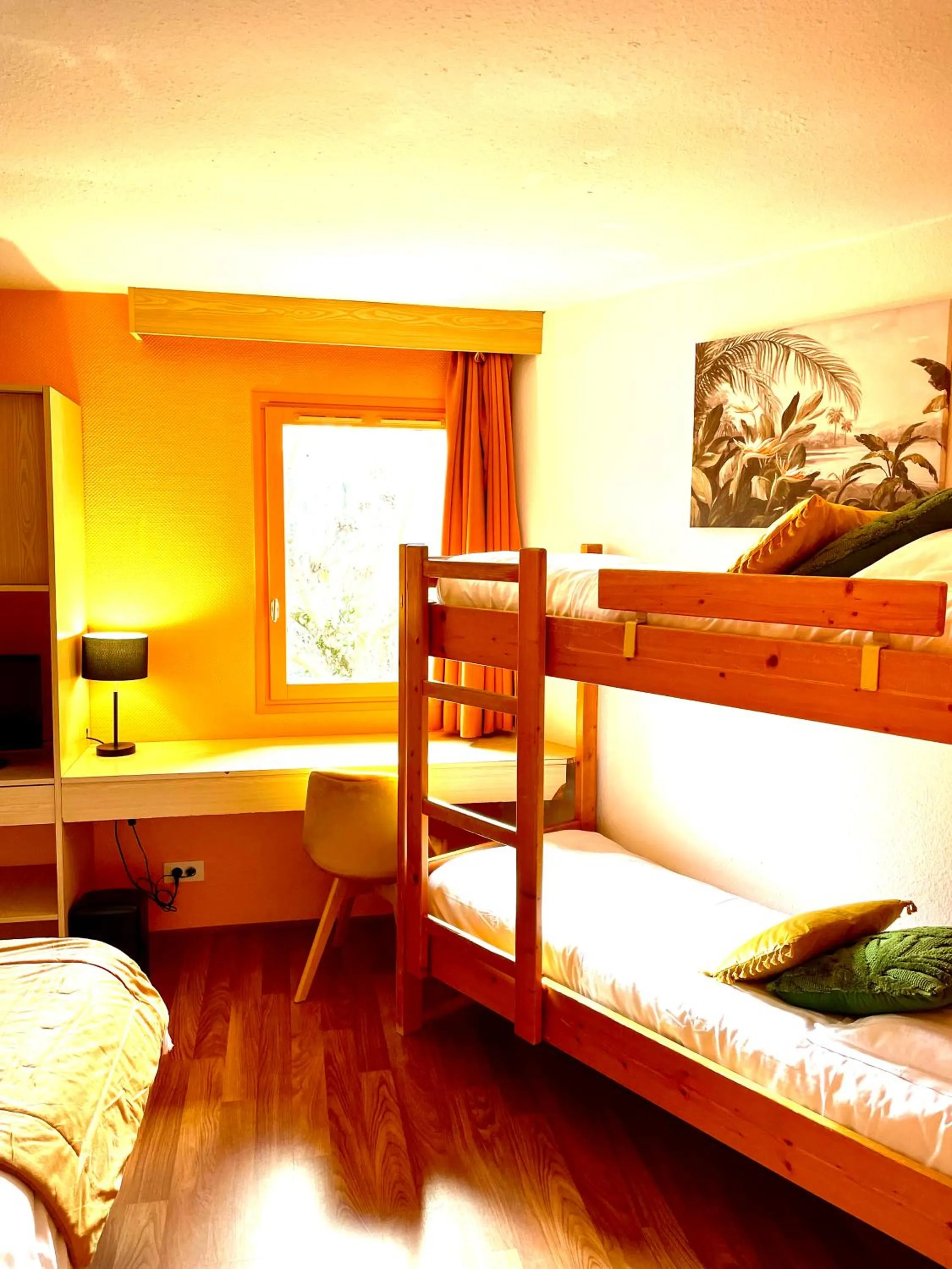 bunk bed, Bed in Le Mont Brouilly