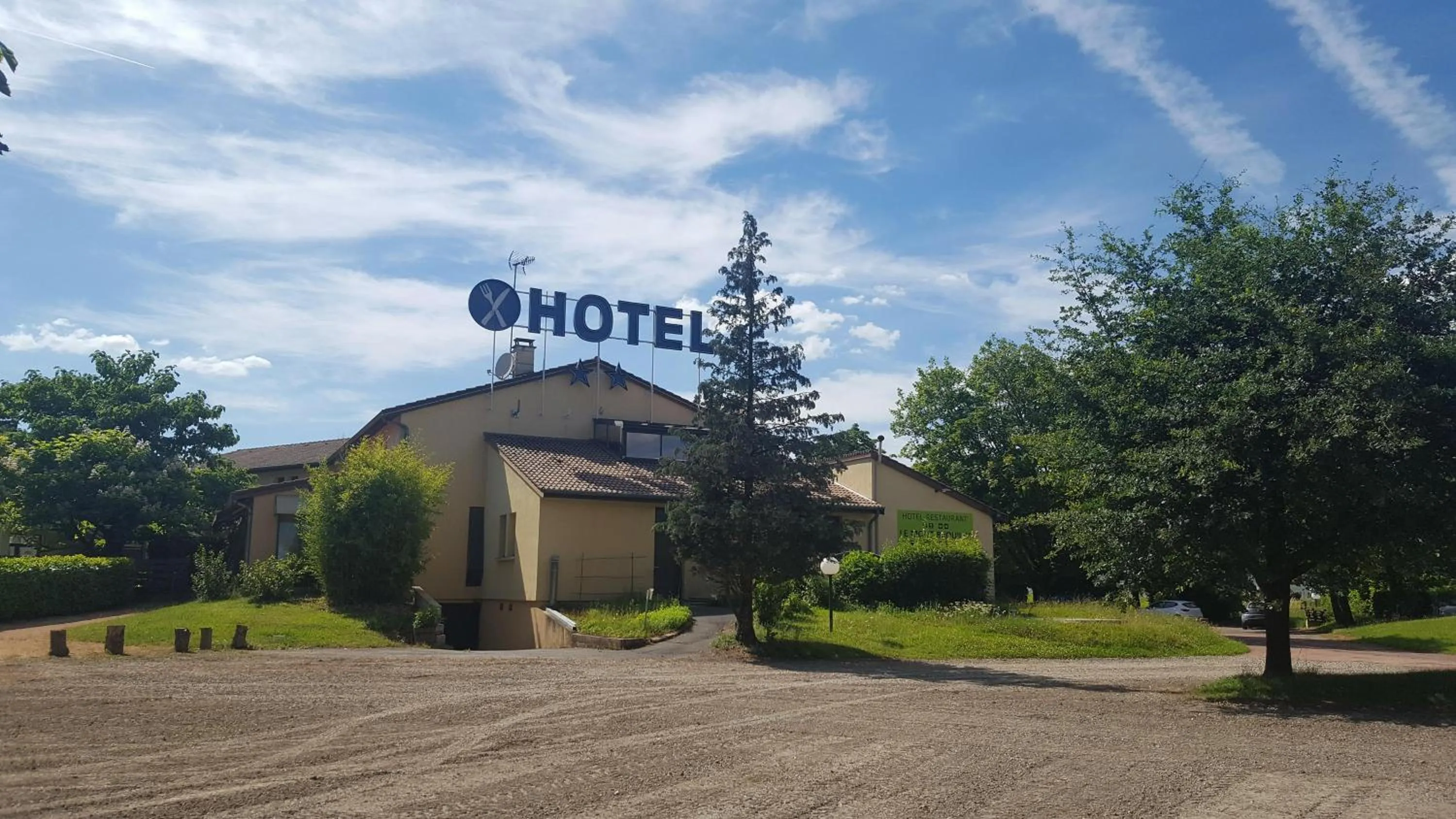 Facade/entrance in Le Mont Brouilly