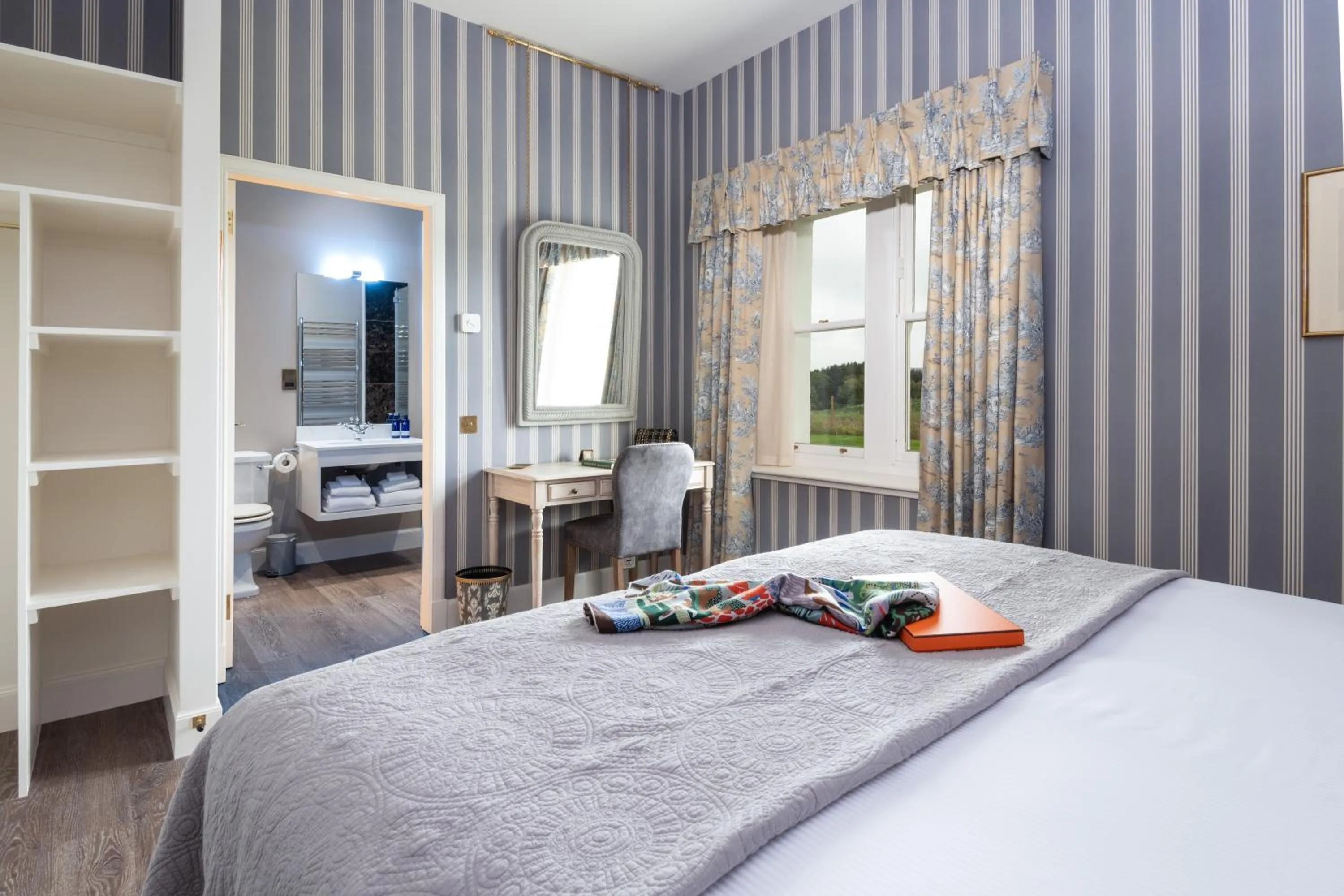 Bedroom, Bed in Meikleour Arms Hotel & Restaurant