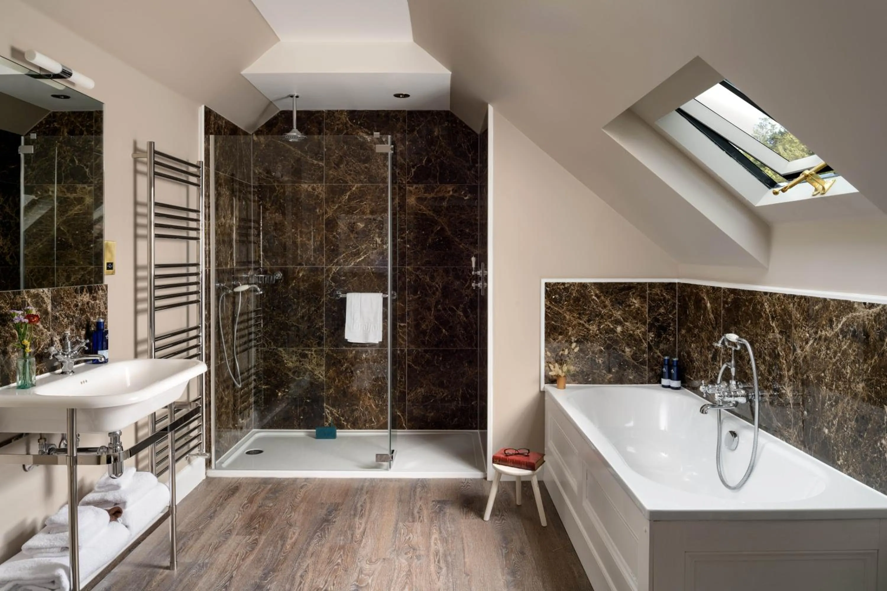 Bathroom in Meikleour Arms Hotel & Restaurant